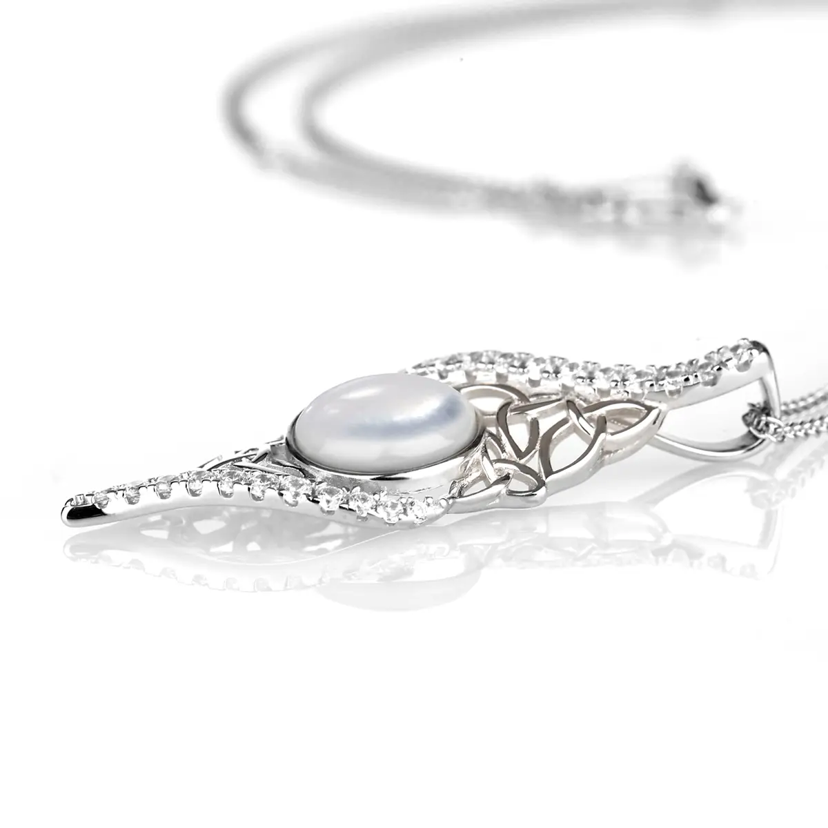 Mother of Pearl Twisted Trinity - Irische Kette aus Sterling Silber & Perlmutt