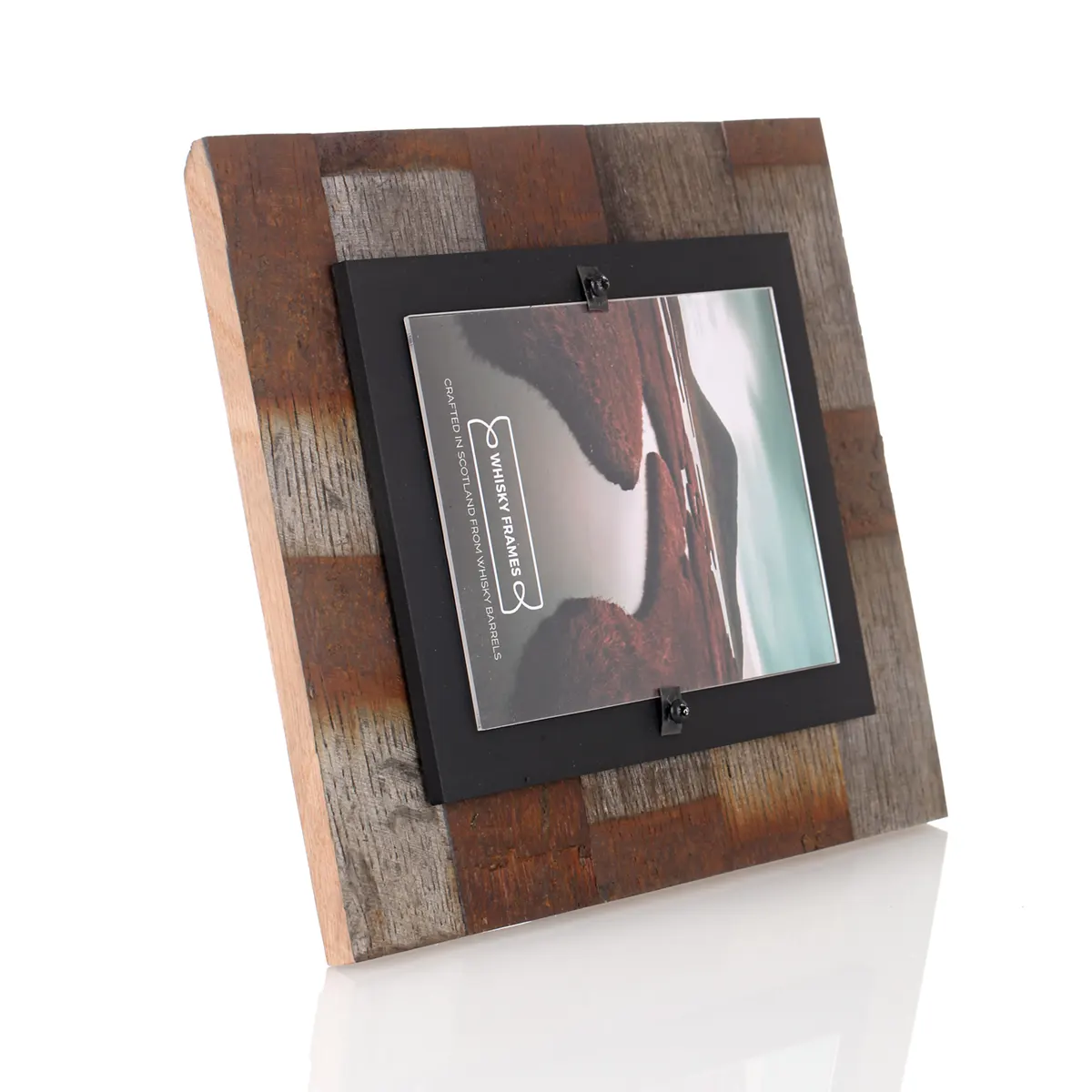 Whiskyfass-Fotorahmen 10x15 cm - Handgefertigt aus recyceltem Fassholz (Eiche) Whiskyfass-Fotorahmen 10x15 cm - Handgefertigt aus recyceltem Fassholz (Eiche)