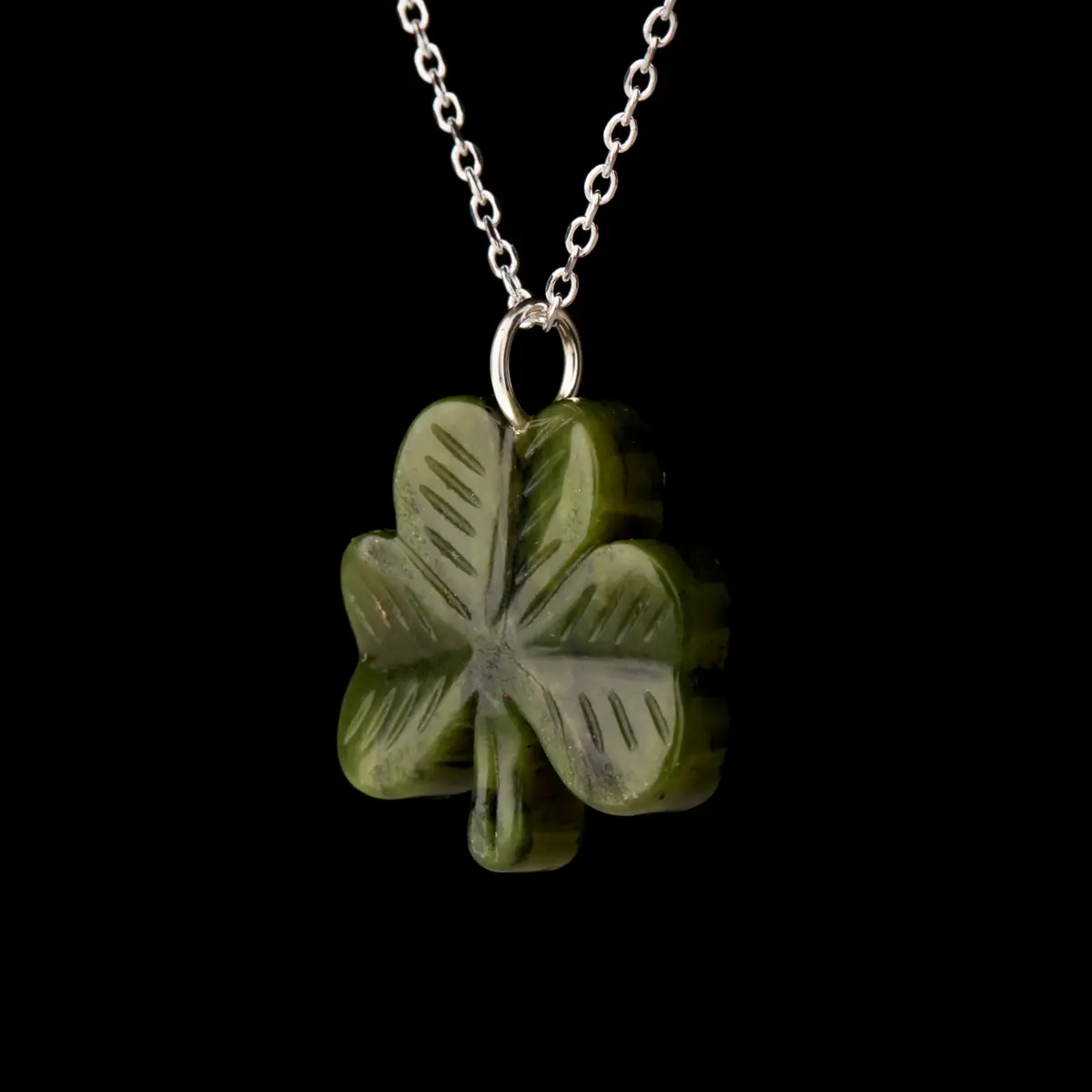 Carved Irish Shamrock - Irische Kleeblatt Kette aus Connemara Marmor