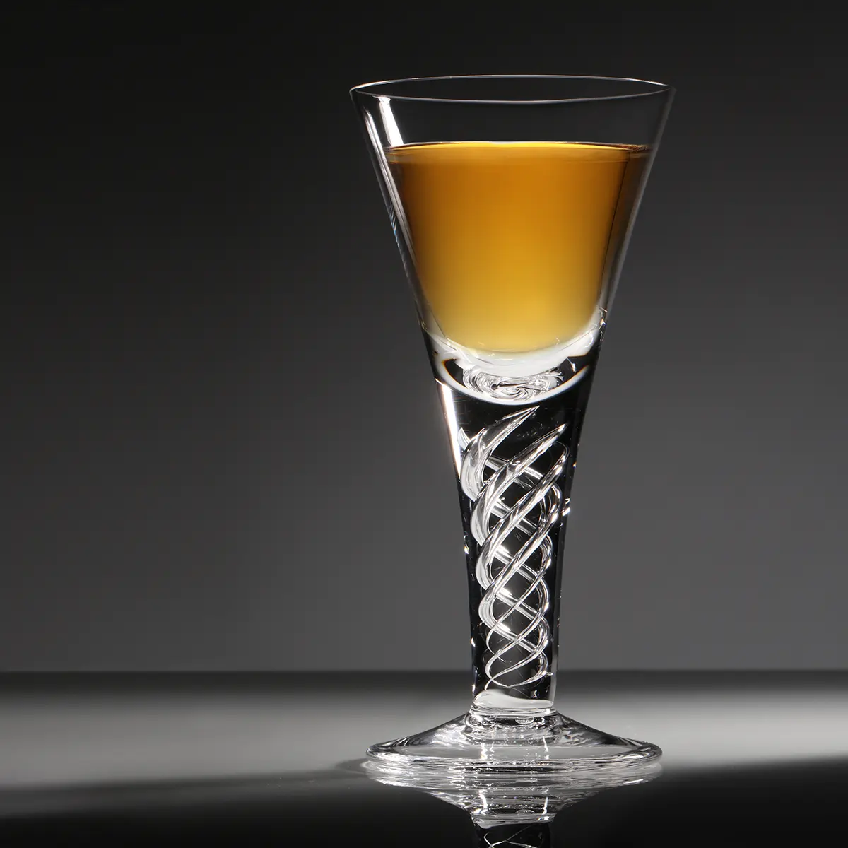 Jacobean Air Twist Dram – Handgefertigtes Jakobiten Whiskyglas von Glencairn Crystal
