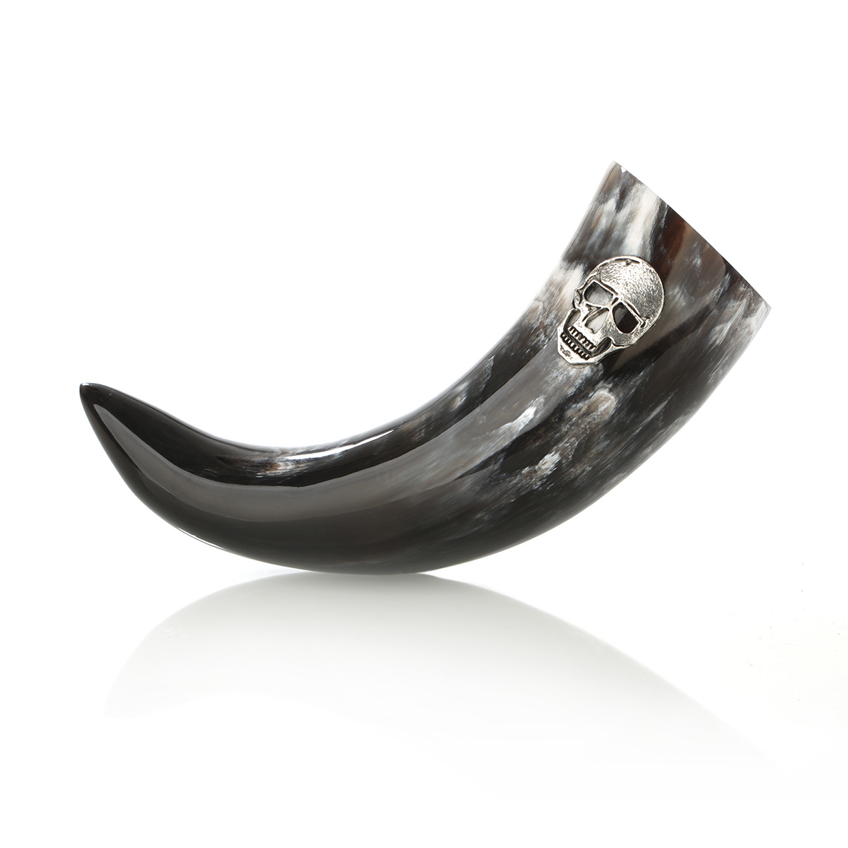 trinkhorn-totenkopf-skull-300ml-001 Poliertes Trinkhorn mit Totenkopf aus Zinn