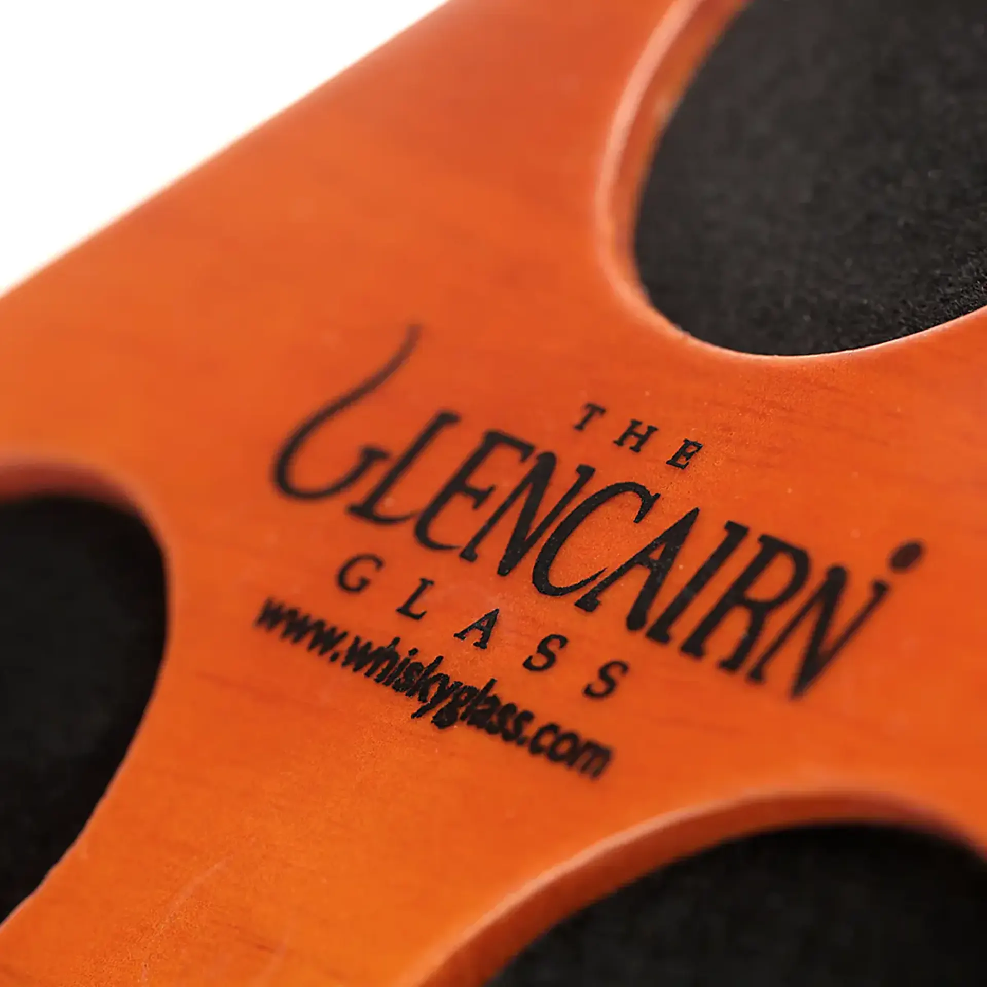 Glencairn Tasting Tray - Tablett aus Eichenholz für drei Glencairn Gläser. Glencairn Tasting Tray - Tablett aus Eichenholz für drei Glencairn Gläser.