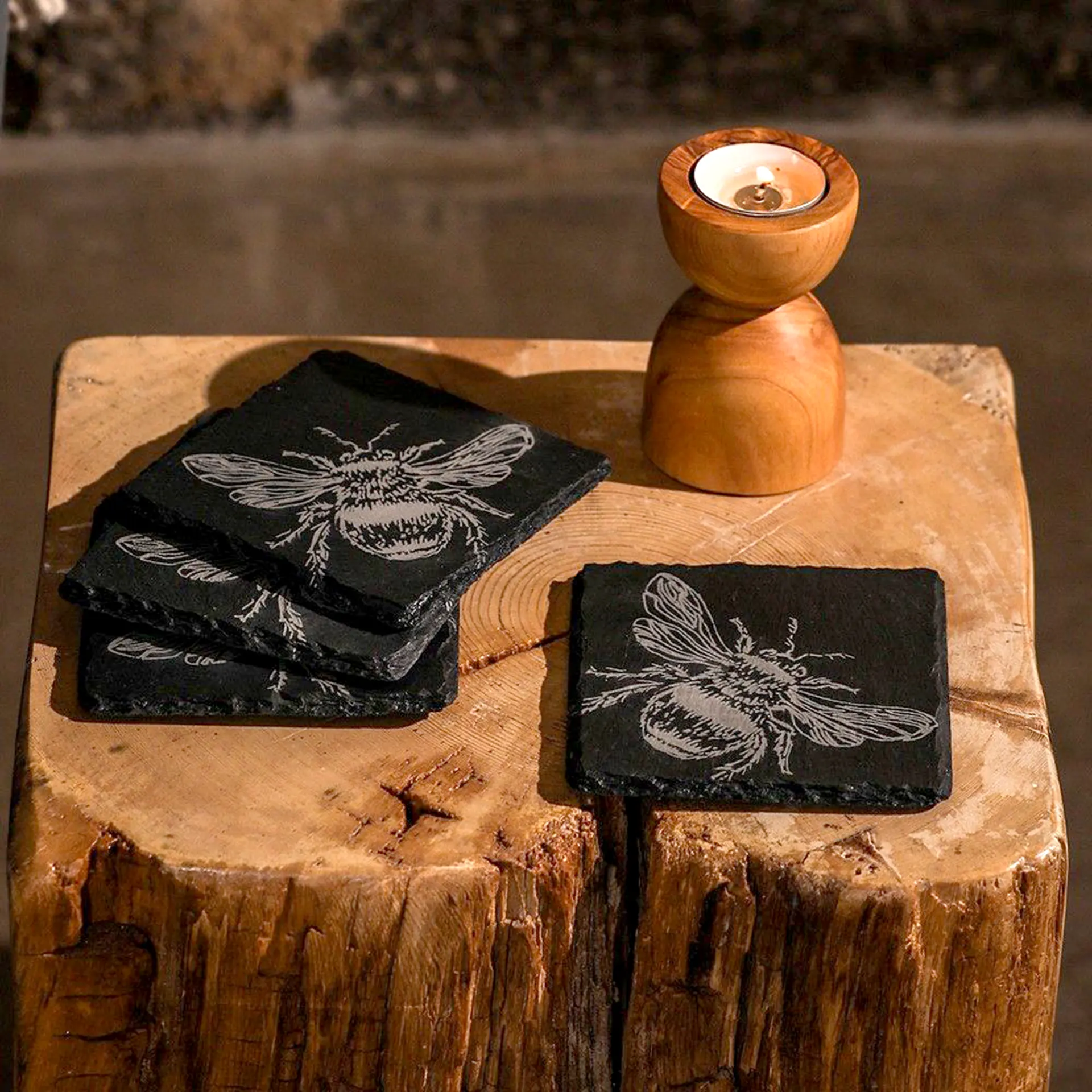 Bee Coasters - 4 handgefertigte Schiefer-Untersetzer aus Schottland mit Bienenmotiv Bee Coasters - 4 handgefertigte Schiefer-Untersetzer aus Schottland mit Bienenmotiv