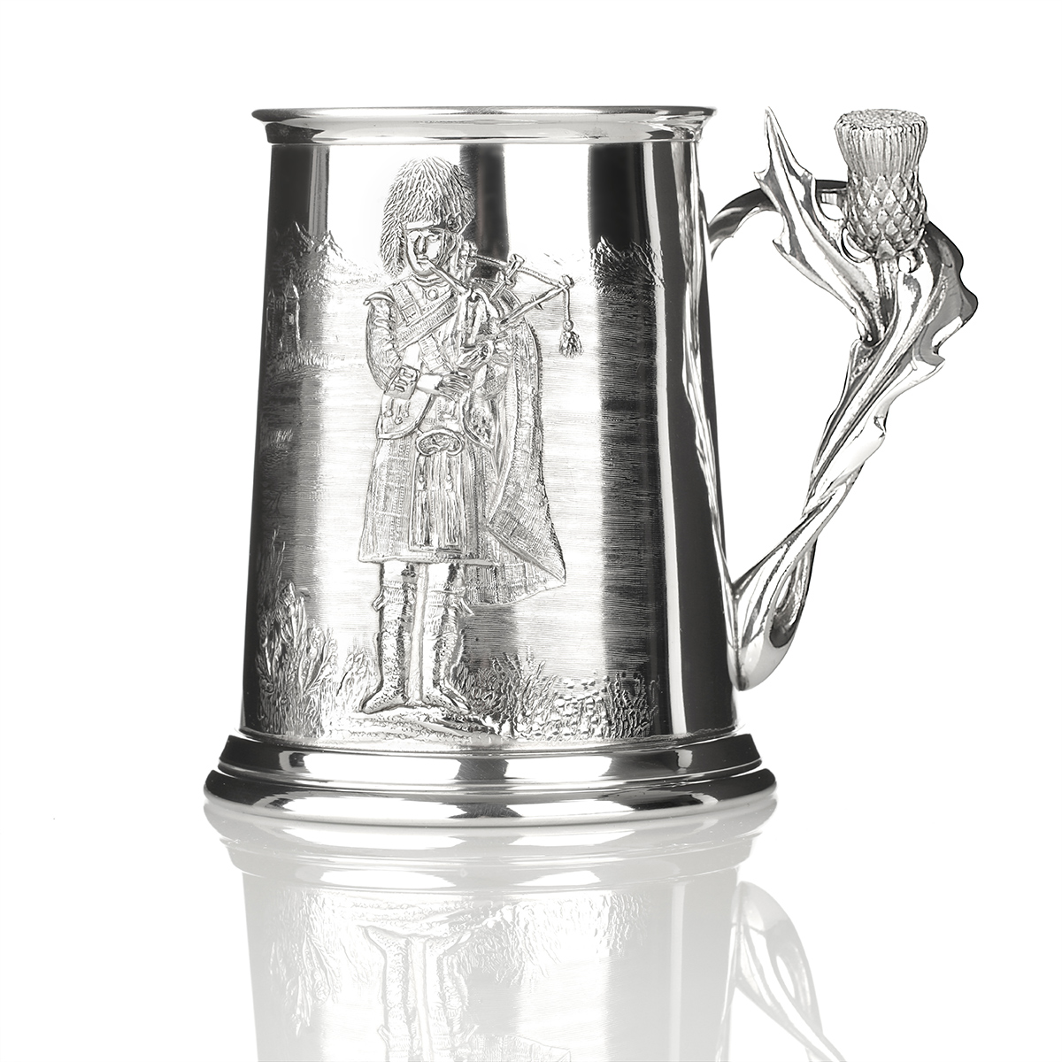 Scottish Piper Tankard - Bierkrug mit Dudelsackbläser und Distel als Griff