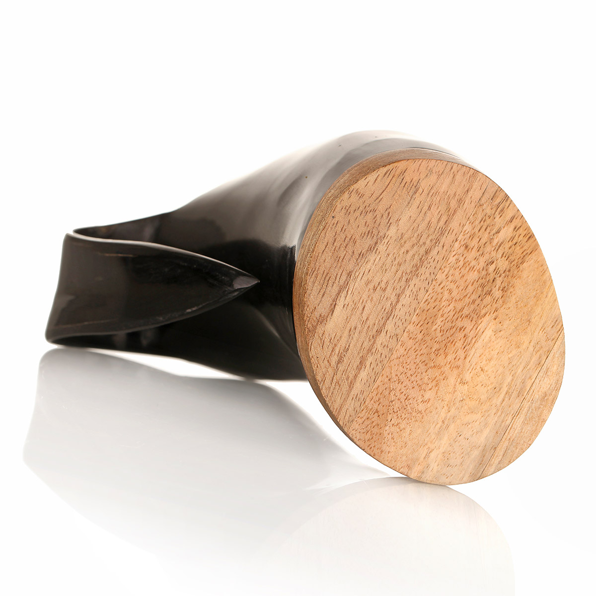 Wikinger Hornbecher mit Henkel & Holzboden - 0,3 - 0,4 Liter  - Rinderhorn poliert Wikinger Hornbecher mit Henkel & Holzboden - 0,3 - 0,4 Liter  - Rinderhorn poliert