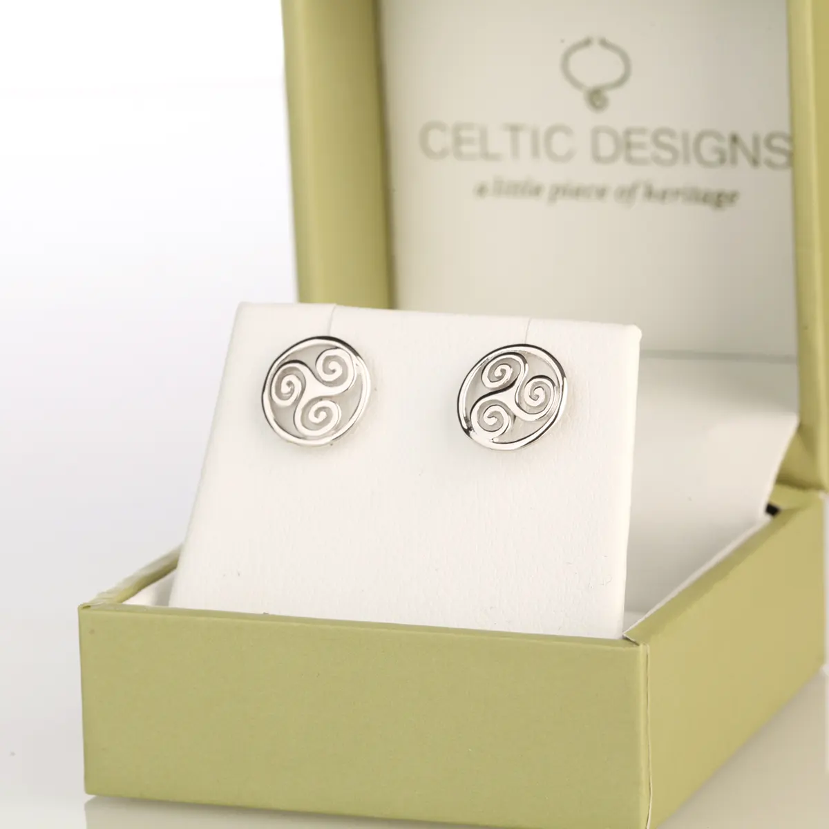 Newgrange Spiral - Keltische Triskele Ohrstecker aus Sterling Silber Newgrange Spiral - Keltische Triskele Ohrstecker aus Sterling Silber