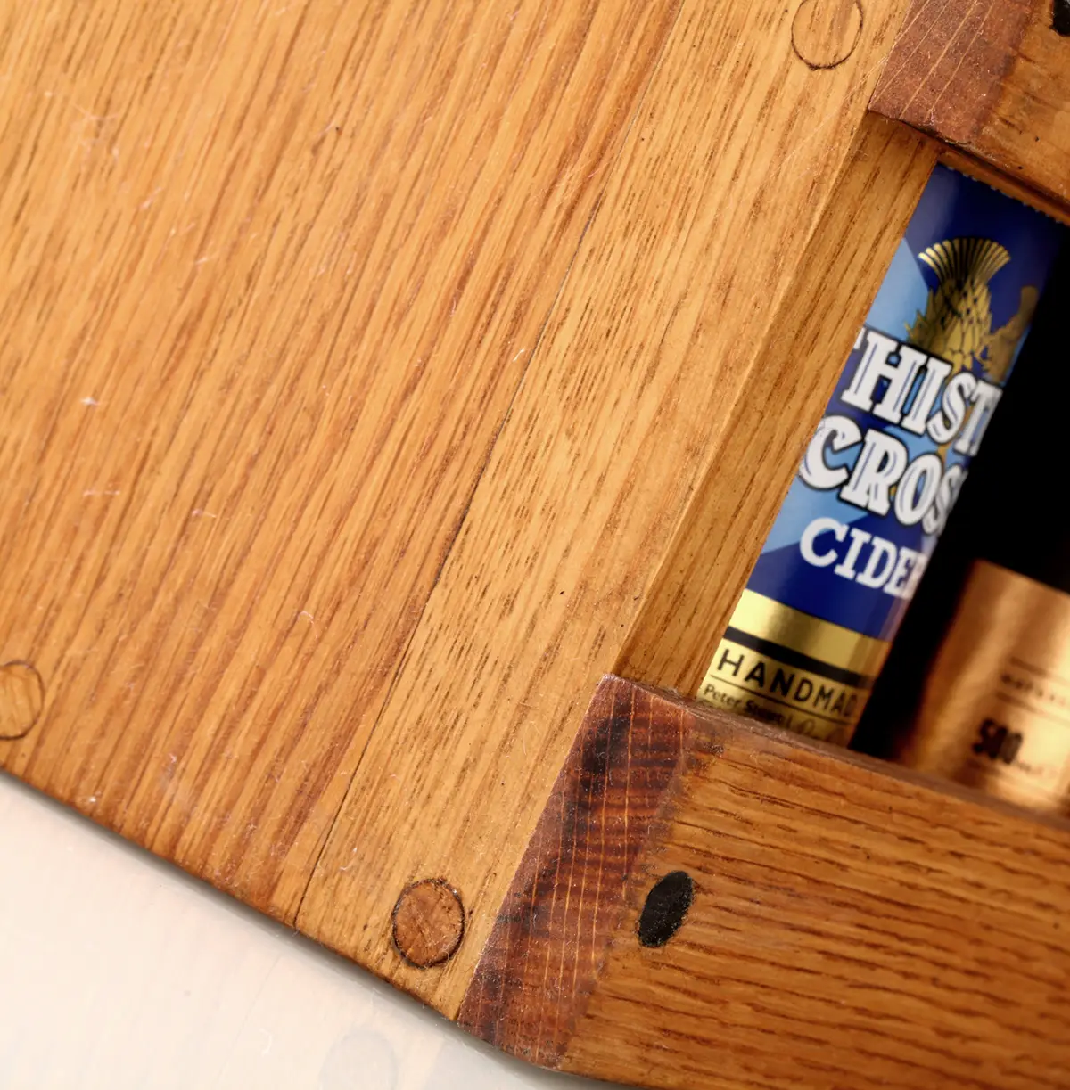 bier-flaschen-traeger-whisky-fass-recycled-schottland-002 Flaschenträger aus recycelten schottischen Whiskyfass - für 6 Bierflaschen