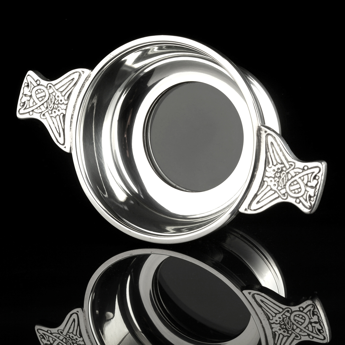 quaich-whisky-schottland-keltisch-glas-zinn-001 Schottischer Glasboden Whisky Quaich aus Glas & Zinn mit keltischen Mustern