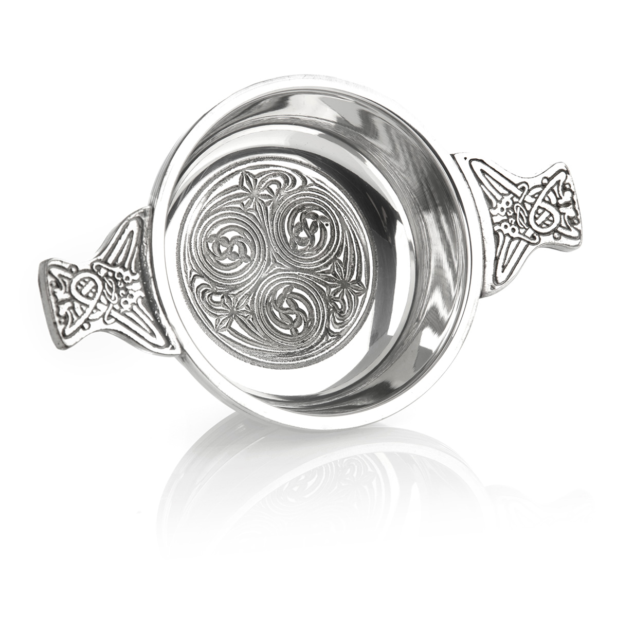 quaich-keltisch-schottland-006 Celtic Spirals - Highland Whisky Quaich aus Zinn mit keltischen Ornamenten