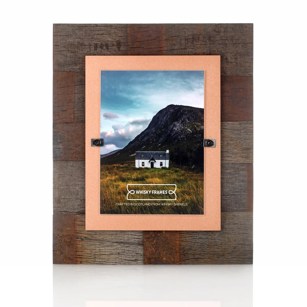 Whiskyfass-Fotorahmen 10x15 cm - Handgefertigt aus recyceltem Fassholz (Eiche) Whiskyfass-Fotorahmen 10x15 cm - Handgefertigt aus recyceltem Fassholz (Eiche)