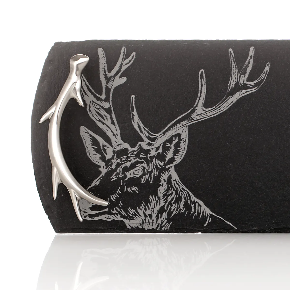 Highland Stag -  Schiefer Käseplatte mit Metallgriffen im Hirsch Design 