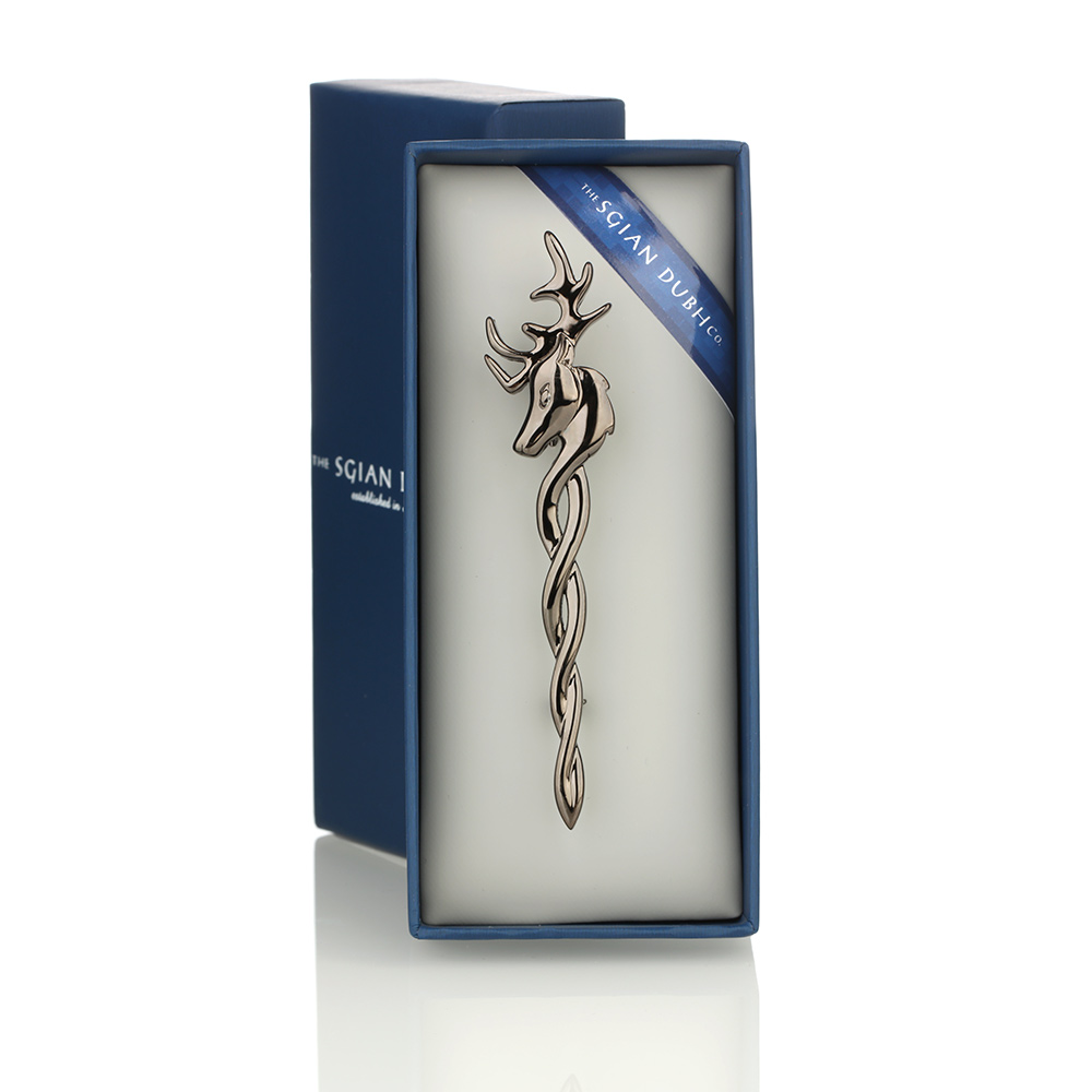 staghorn-kiltpin-hirsch-schwarz-schottland-001 Staghorn Gunmetal Kilt Pin aus Schottland - Hirschkopf & keltische Knoten