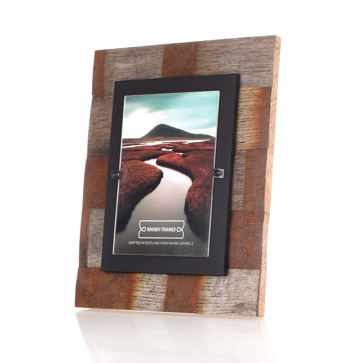 Whiskyfass-Fotorahmen 10x15 cm - Handgefertigt aus recyceltem Fassholz (Eiche) Whiskyfass-Fotorahmen 10x15 cm - Handgefertigt aus recyceltem Fassholz (Eiche)