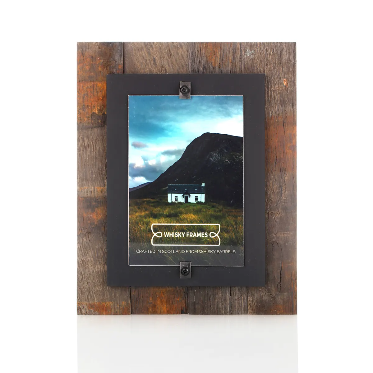 Whiskyfass-Fotorahmen 10x15 cm - Handgefertigt aus recyceltem Fassholz (Eiche) Whiskyfass-Fotorahmen 10x15 cm - Handgefertigt aus recyceltem Fassholz (Eiche)