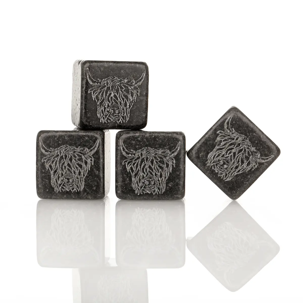 whisky-glas-set-schiefer-just-slate-schottland-highland-cow-box-006 Highland Cow Whisky Set - Whiskyglas mit Whisky-Steinen & Schiefer Untersetzer in Holzbox