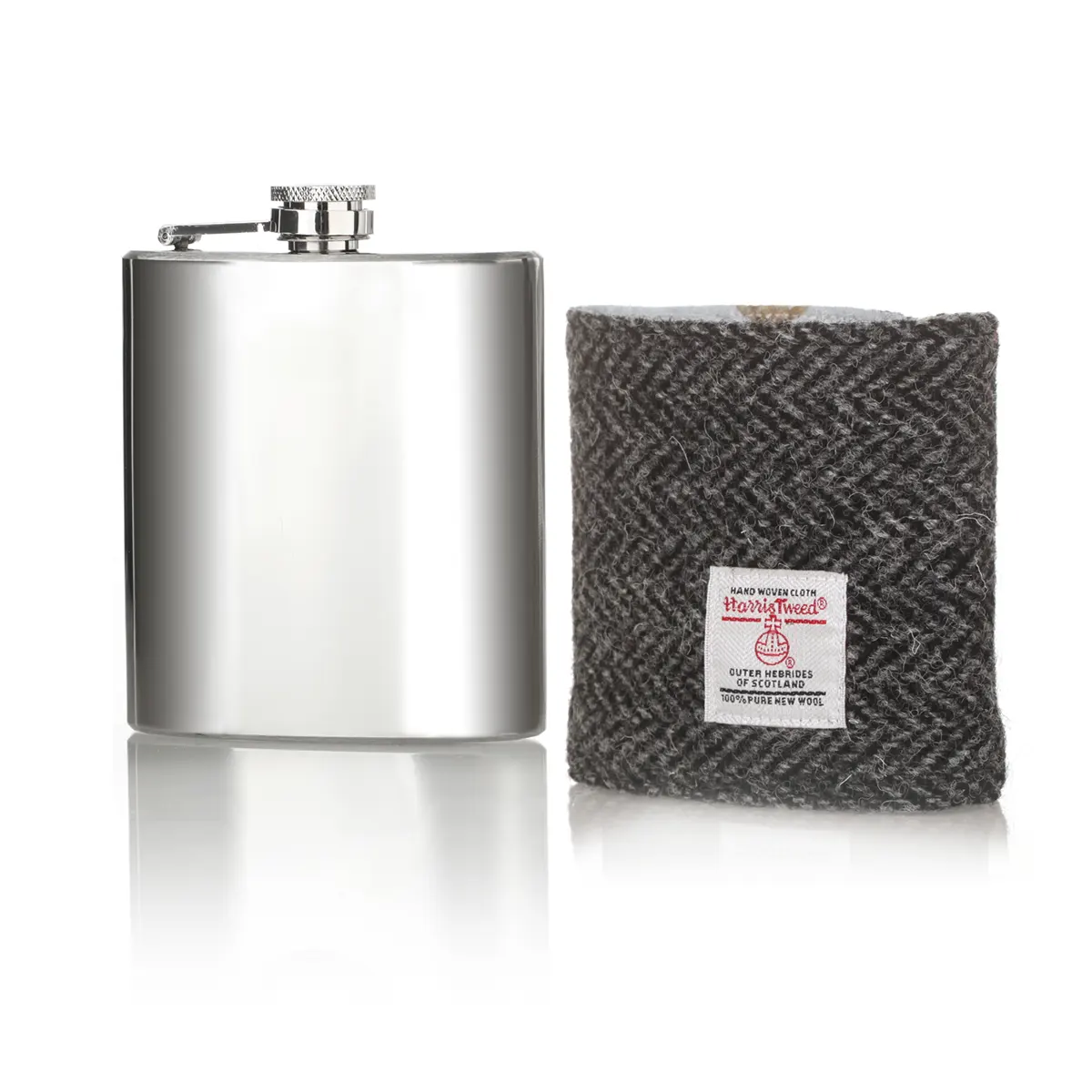 Harris Tweed Flachmann aus Schottland in Dark Grey Tartan Harris Tweed Flachmann aus Schottland in Dark Grey Tartan