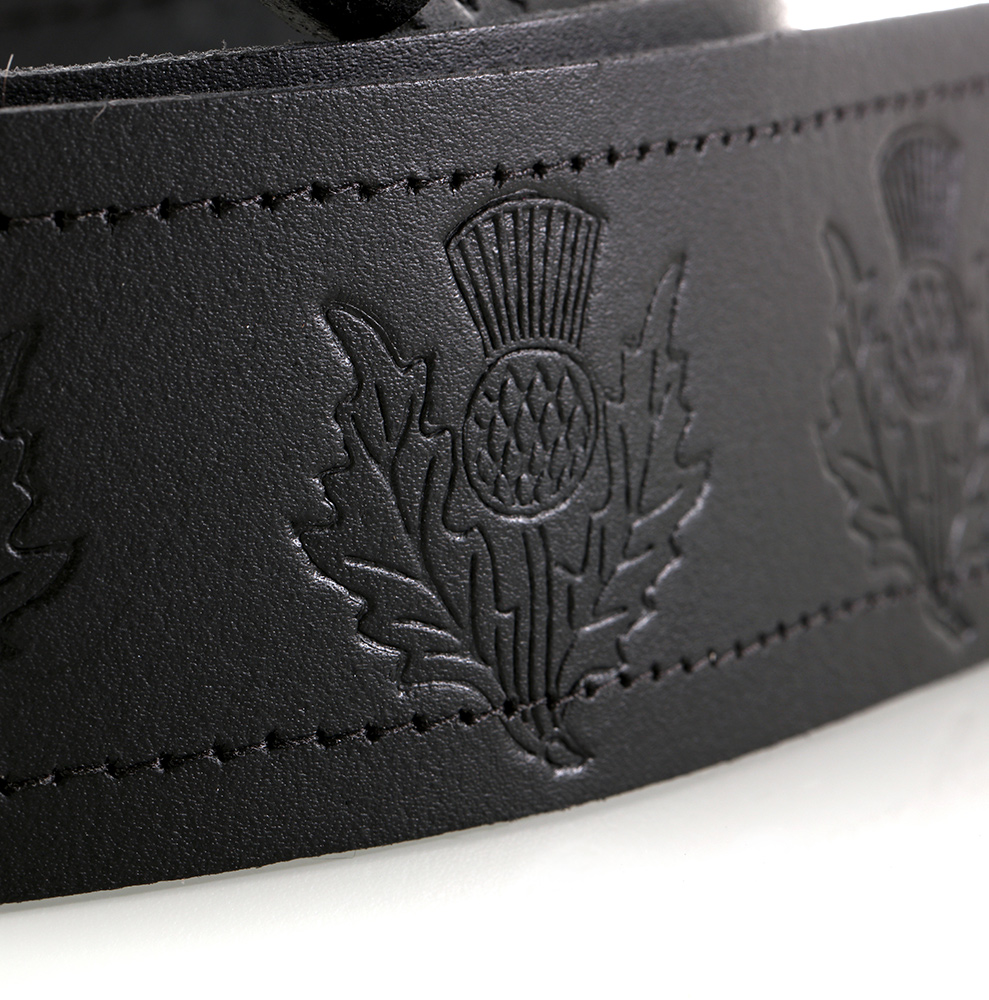 kilt-belt-guertel-schwarz-leder-distel-002 Schottischer Kiltgürtel - Schwarz - Rinderleder & geprägte Disteln - Klettverschluss
