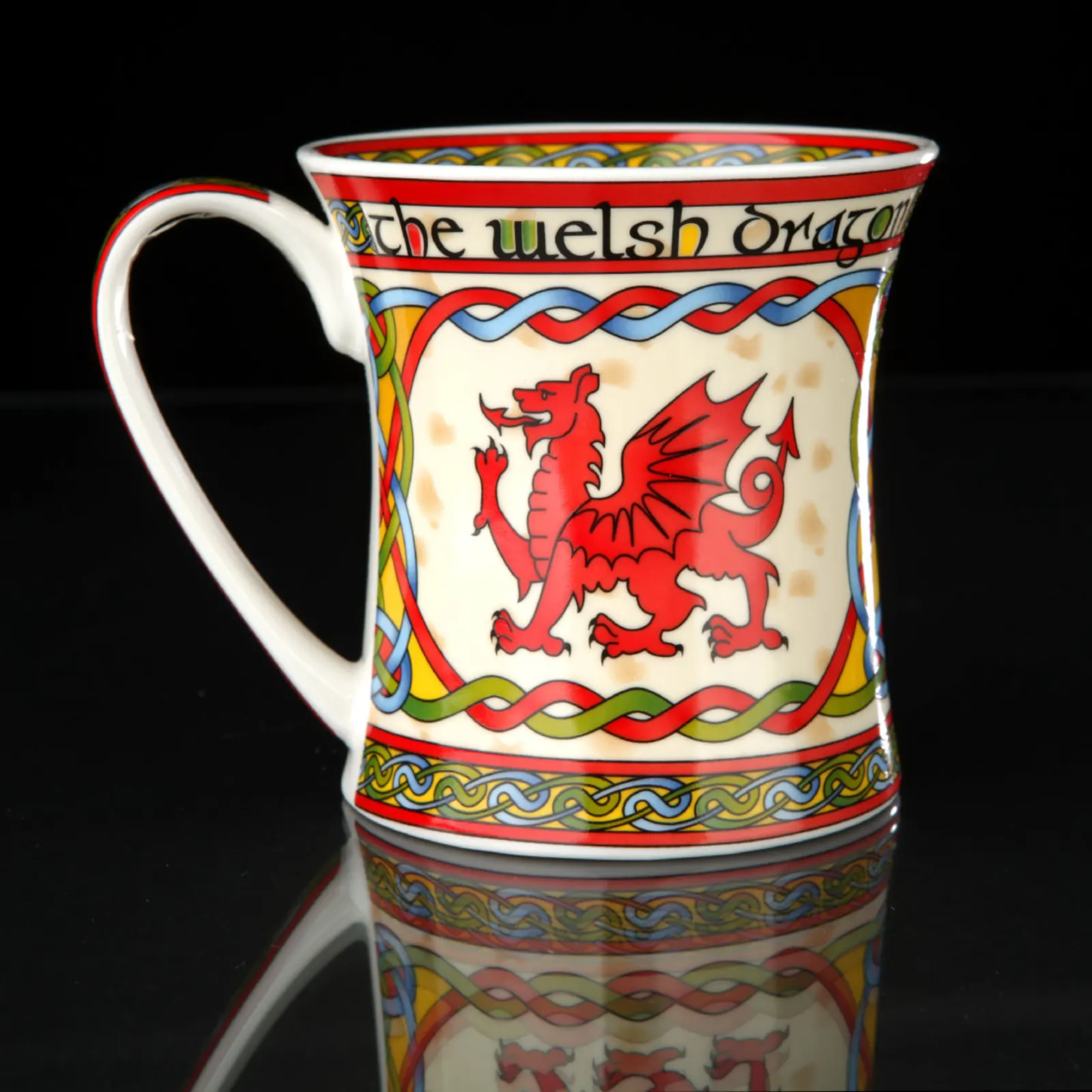 The Welsh Dragon Mug - Kaffeebecher mit walisischem Drachen & Keltischen Mustern