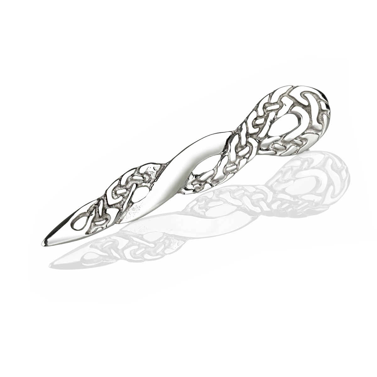 The Infinite Knot Kilt Pin aus Schottland - mit keltischen Ornamenten