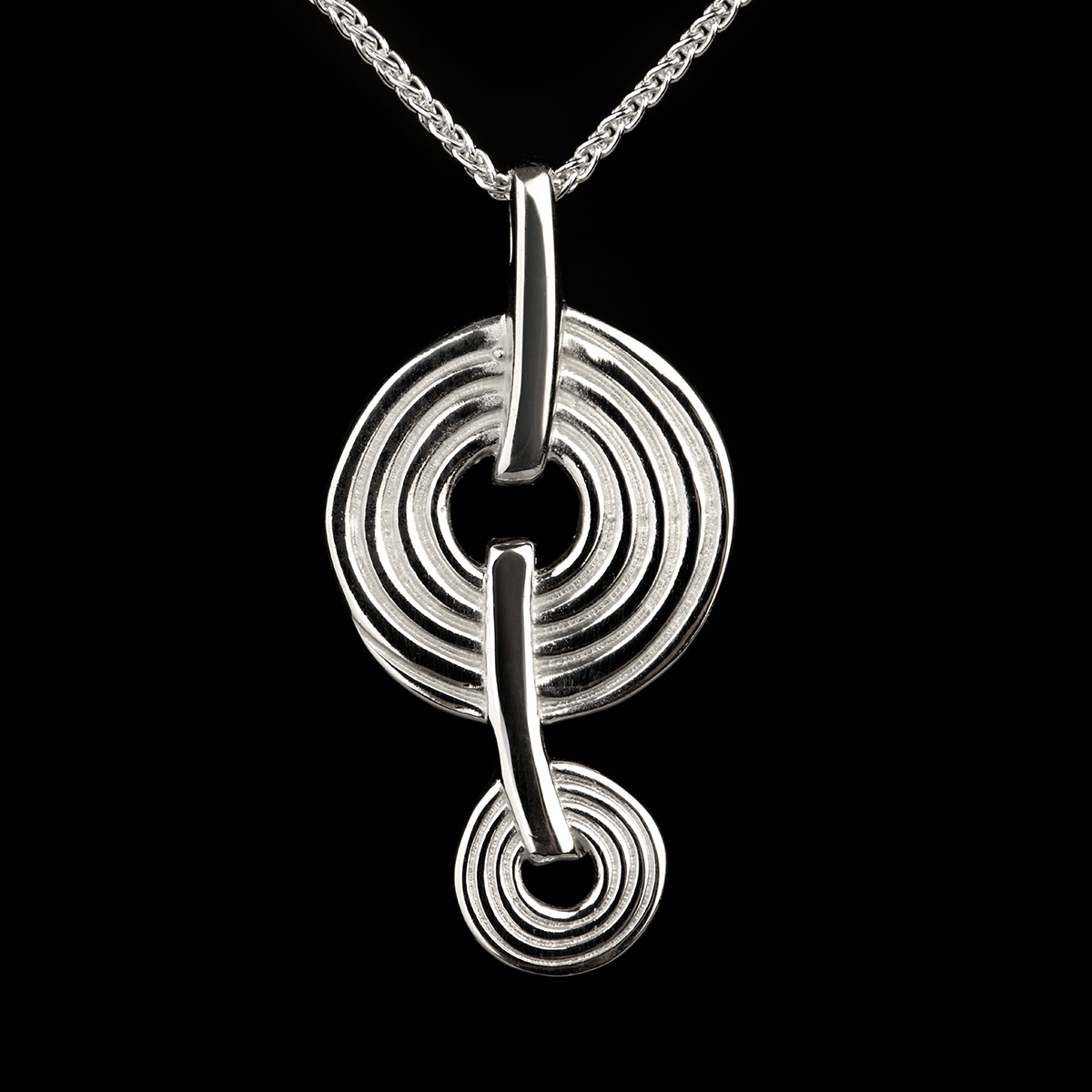 achnabreck-kette-silber-ortak-002 Beidseitiger Anhänger aus Sterlingsilber – inspiriert von prähistorischen Felsritzungen in Achnabreck