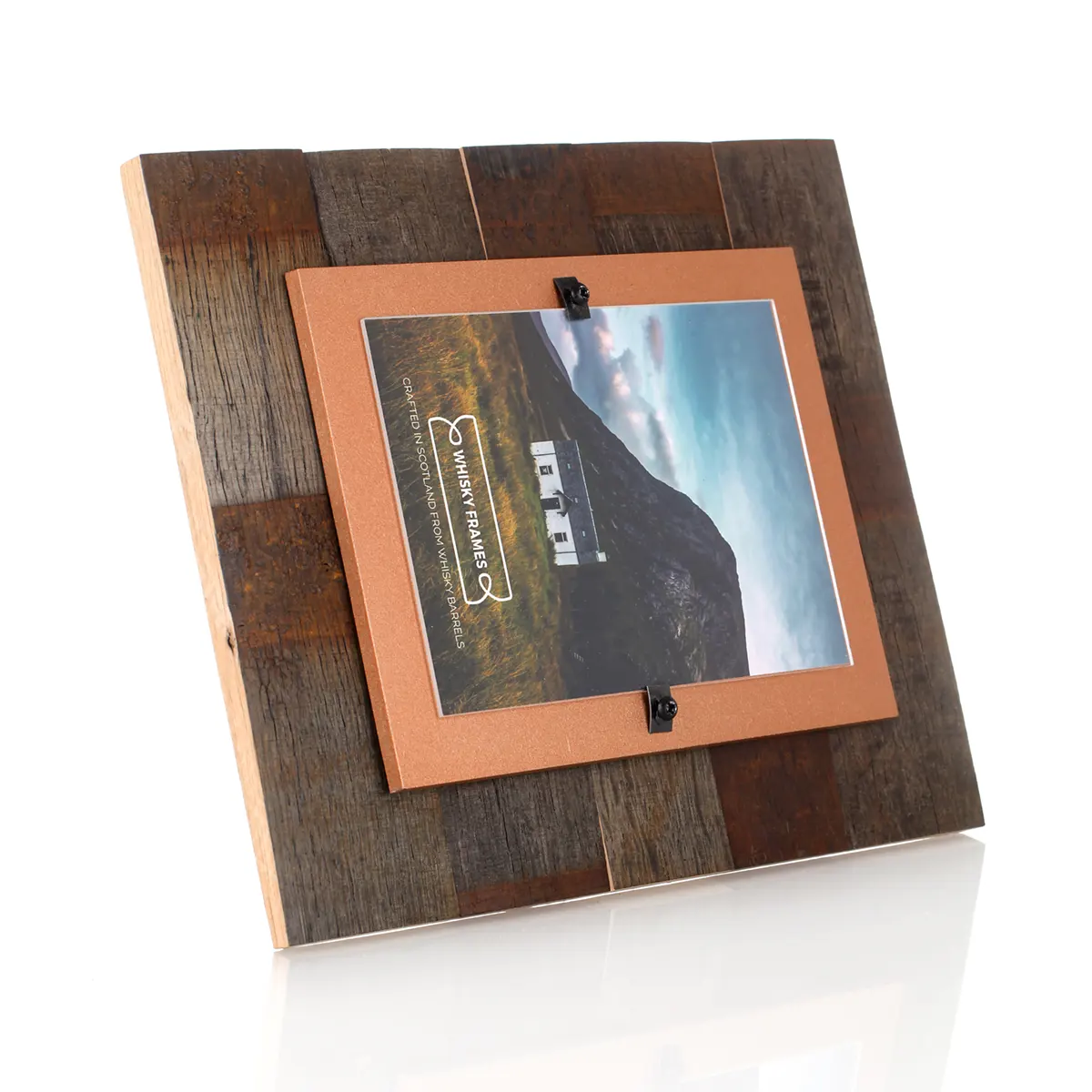 Whiskyfass-Fotorahmen 10x15 cm - Handgefertigt aus recyceltem Fassholz (Eiche) Whiskyfass-Fotorahmen 10x15 cm - Handgefertigt aus recyceltem Fassholz (Eiche)