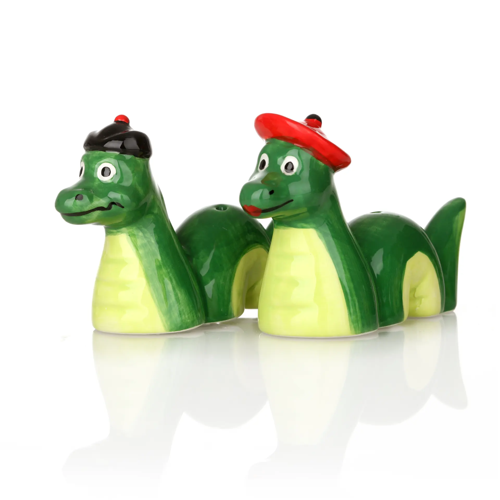 Mr & Mrs Nessie - Handbemalte Loch Ness Monster als Keramik Salz- und Pfefferstreuer Set Mr & Mrs Nessie - Handbemalte Loch Ness Monster als Keramik Salz- und Pfefferstreuer Set