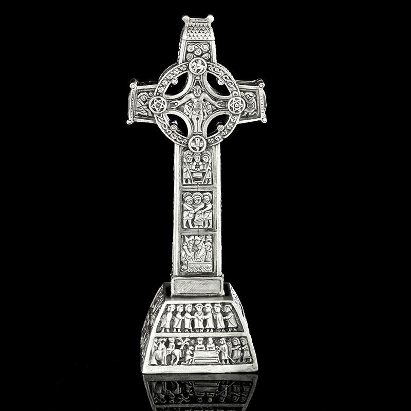 Clonmacnoise Cross Of the Scriptures - verziertes keltisches Kreuz aus IrlandClonmacnoise Cross Of the Scriptures - verziertes keltisches Kreuz aus Irland