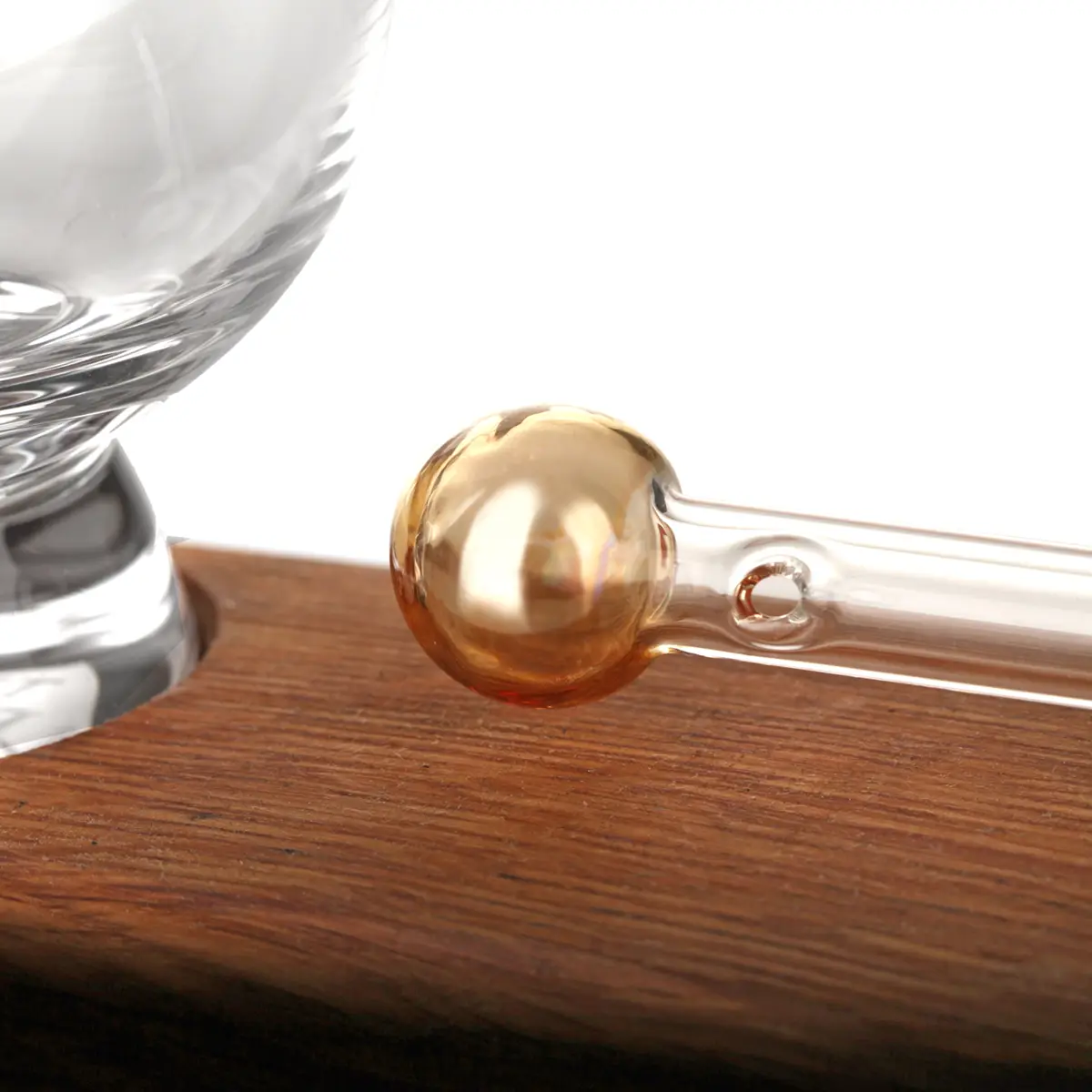 Whisky Tasting Set - Ball Top - Glencairn Wasserkrug & Angels' Share Pipette auf  Eichenständer