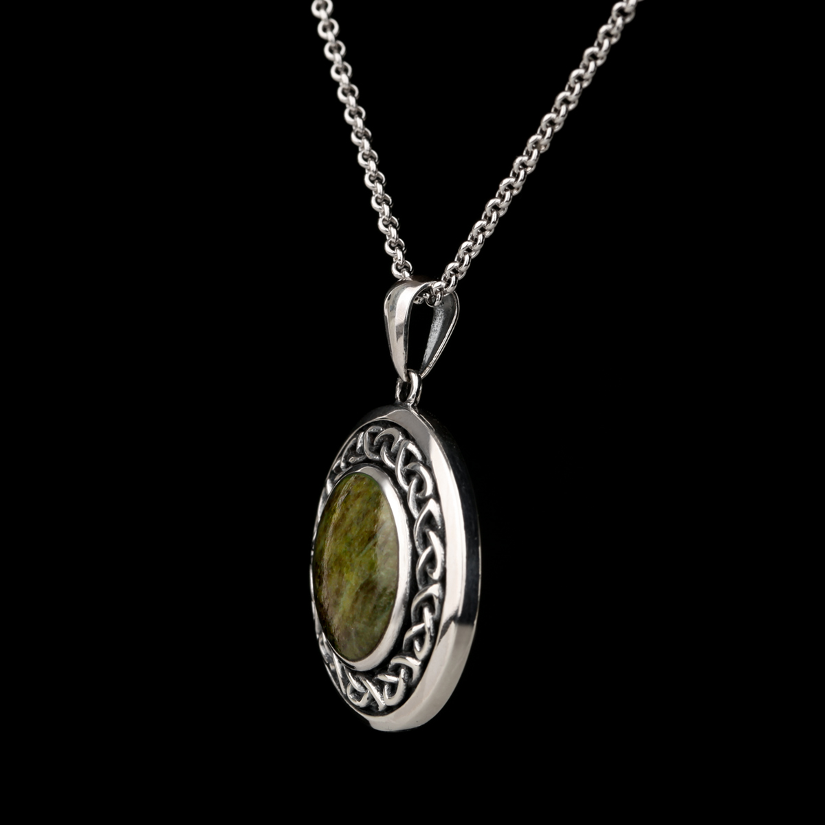 Silver Celtic Shield - Irische Kette aus Connemara Marmor & Sterling Silber