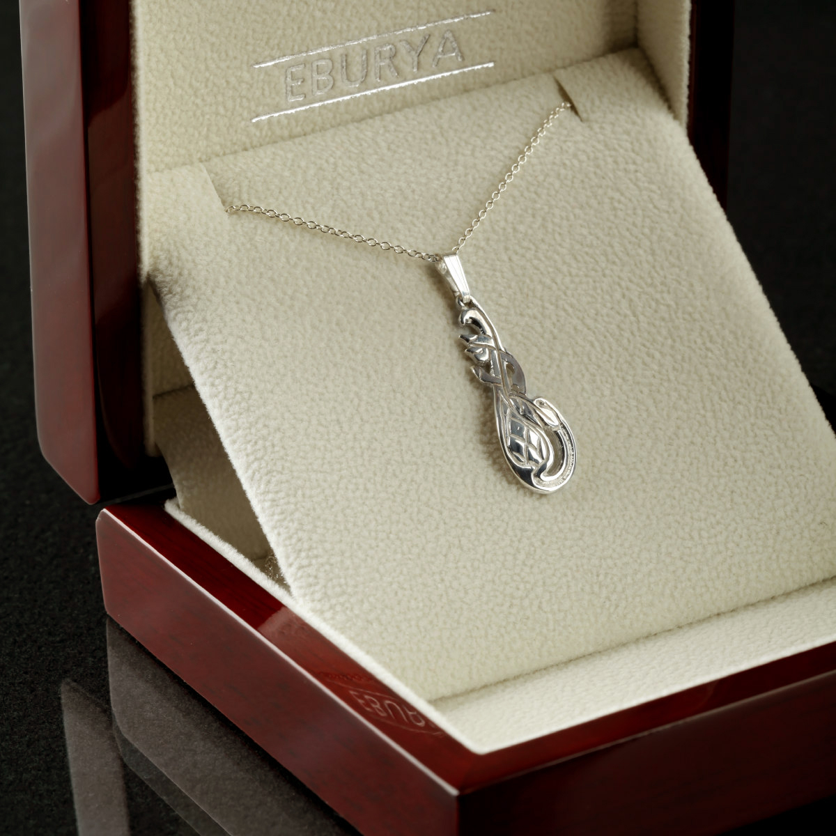 IMG_5577FfyqcJfZNSxMJ Lindisfarne Bird - Keltische Kette aus Sterling Silber - Handgefertigt in Schottland