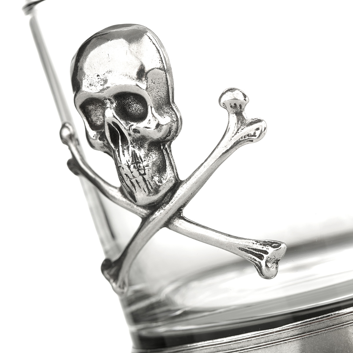 whisky-glas-tumbler-pewter-keltisch-006 Skull & Crossbones Tumbler - Handgefertigtes Whisky Glas mit Totenkopf aus Zinn