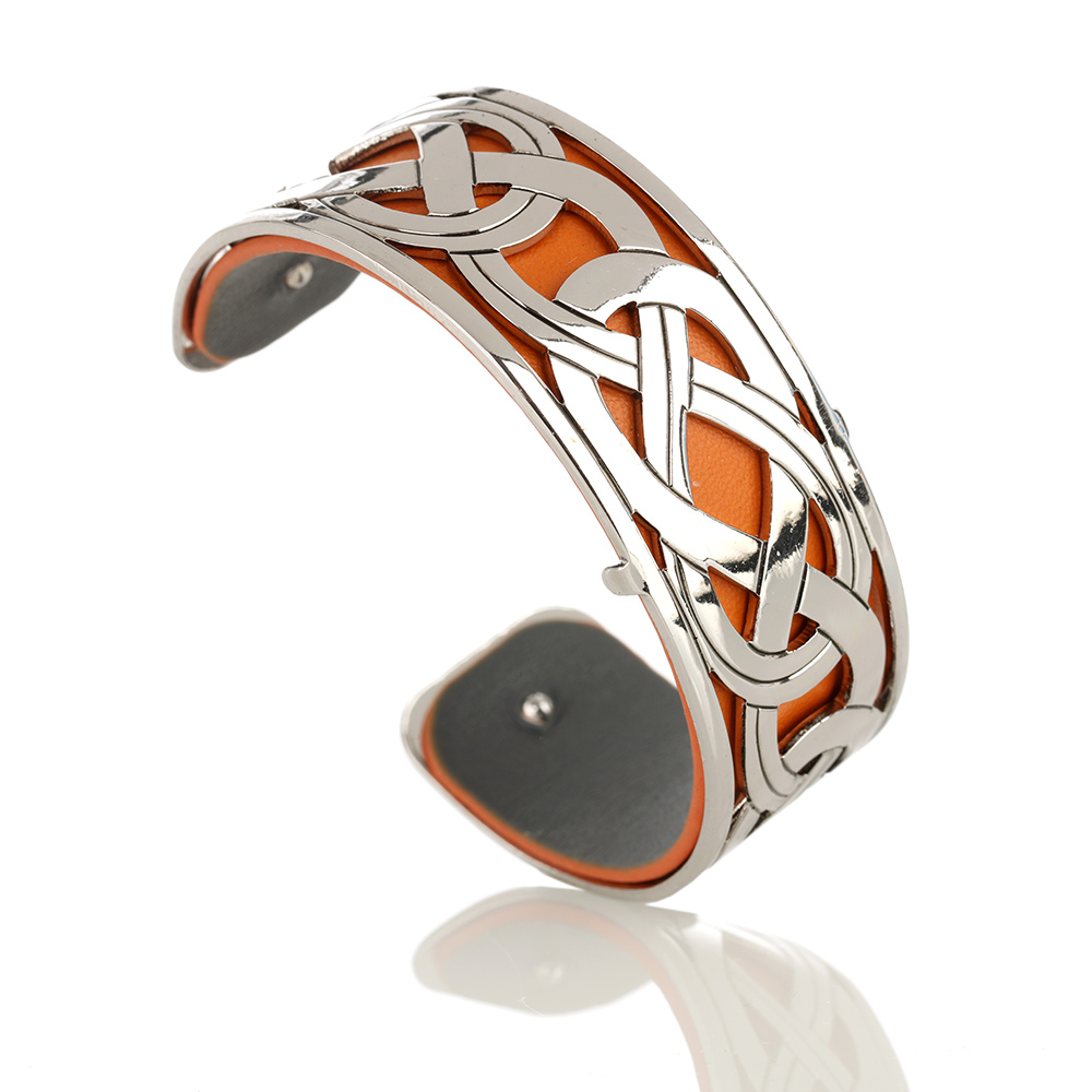 amreif-keltisch-leder-001HJevDIWxDwhE2 Celtic Knot Armreif mit keltischen Mustern & Ledereinsatz - Handgefertigt in Irland