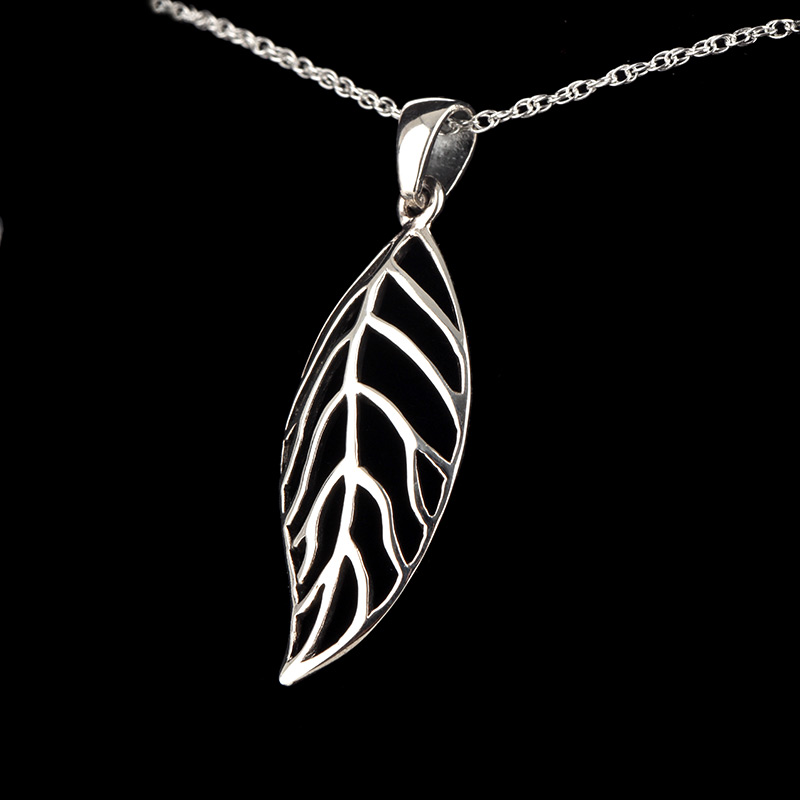 Outlander-Autumn-Leaf-Silberkette-0055821e3ef0d9df The Autumn Leaf - Outlander Kette aus Sterling Silber