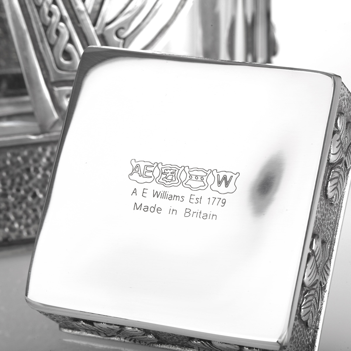 Dekanter-karaffe-Irland-Whiskey-Whisky-Silber-004 The Irish Decanter - Irische Whiskey Karaffe handgefertigt aus Glas und Zinn