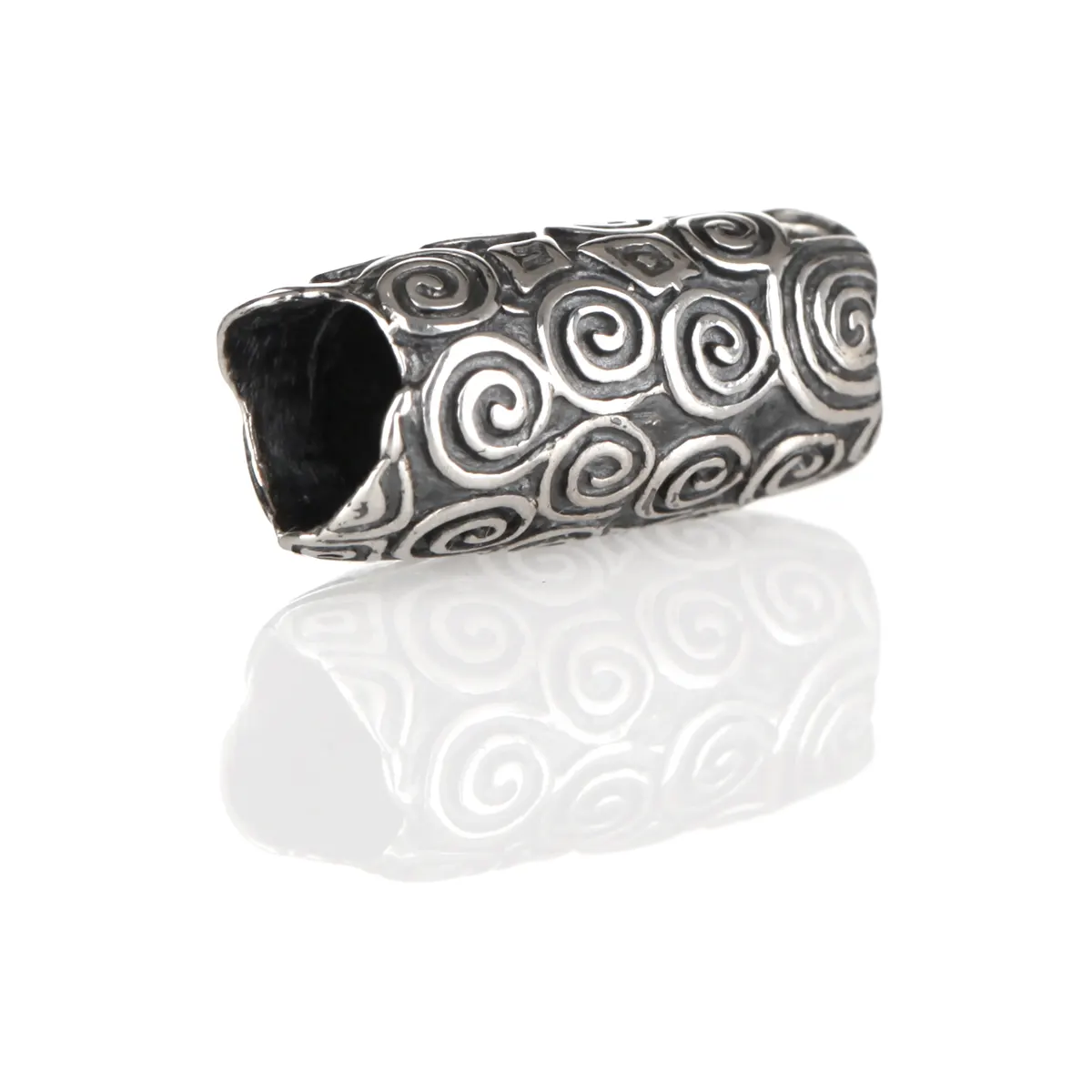 charm-bead-newgrange-silber-rland-001 Newgrange Spiral  Bead aus Sterling Silber - handgefertigt in Irland