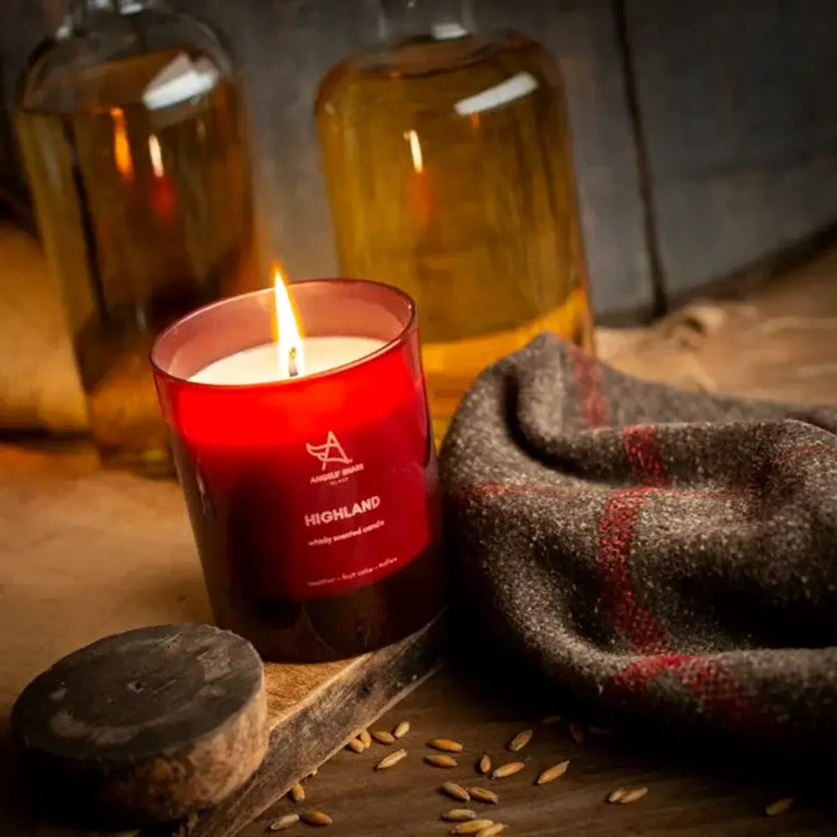Angels' Share Highland Whisky Duftkerze – Handgegossen in Schottland aus Sojawachs Angels' Share Highland Whisky Duftkerze – Handgegossen in Schottland aus Sojawachs