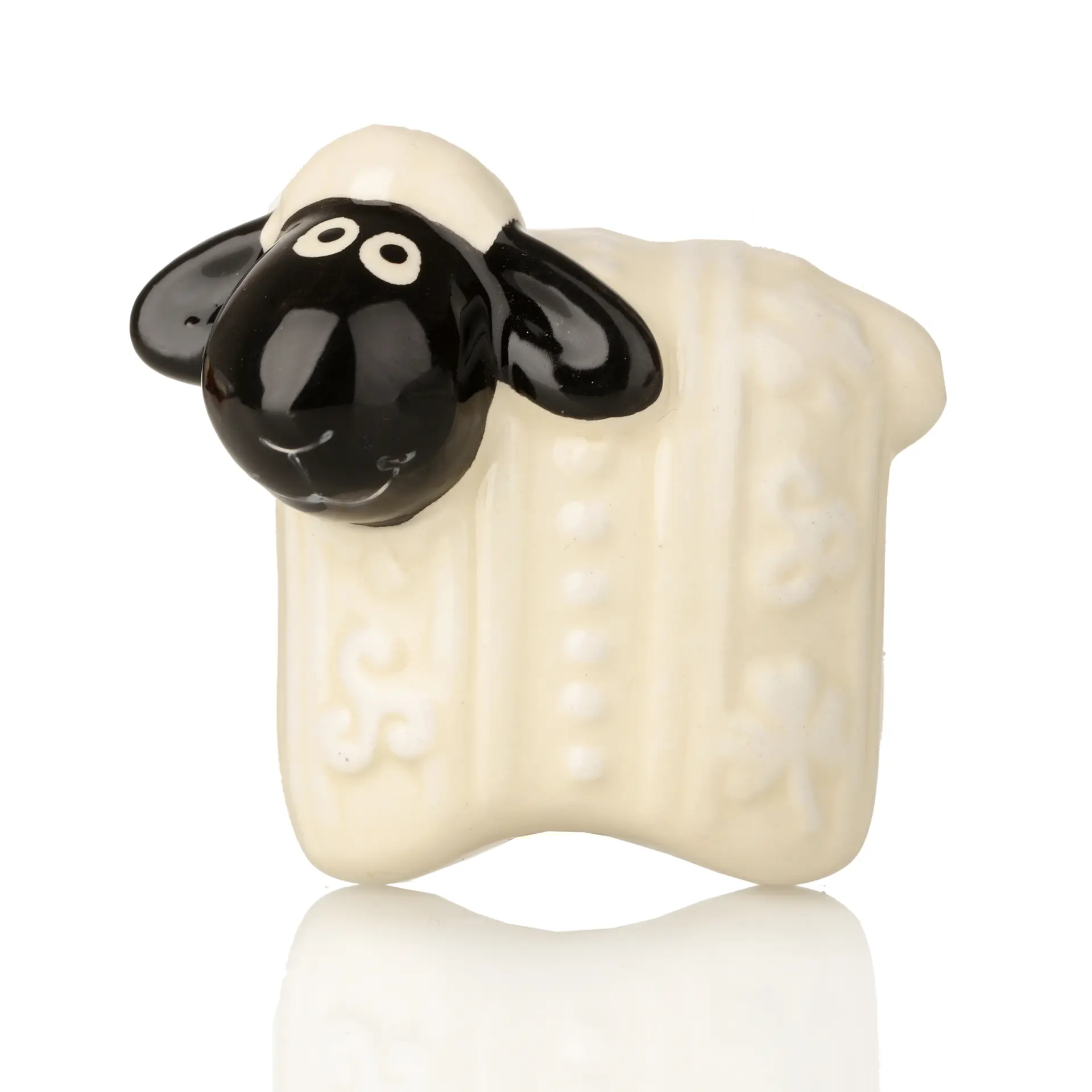 Handbemalter Deko-Magnet mit Irischem Schaf aus Keramik Handbemalter Deko-Magnet mit Irischem Schaf aus Keramik