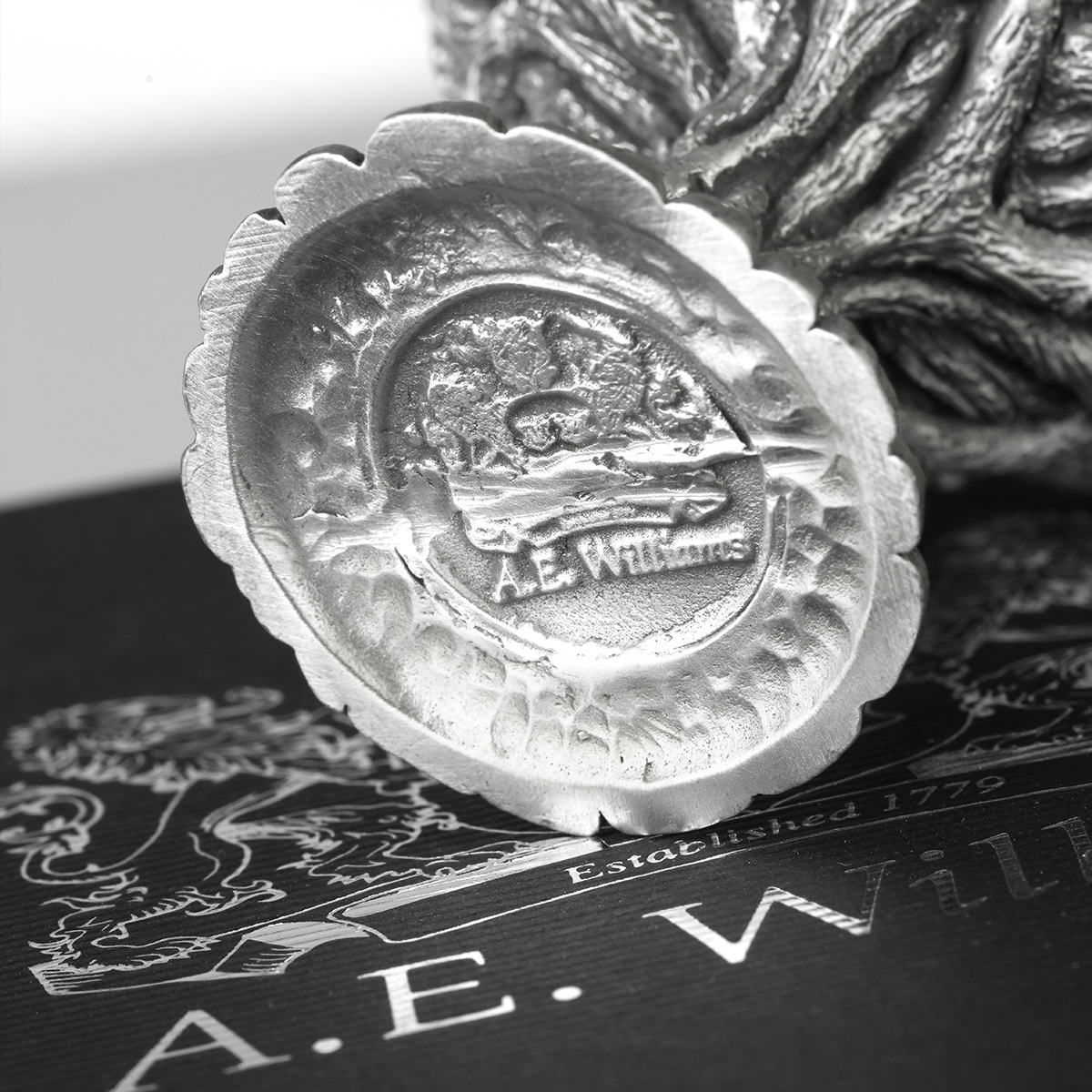 wein-glas-weinreben-england-002 Grape Vine - Zwei von Weinreben umschlungene Weingläser - Made in England