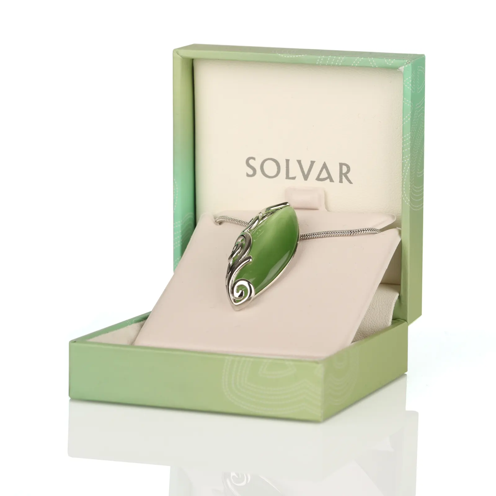 Irischer Anhänger aus Edelstahl mit grünem Cat-Eye