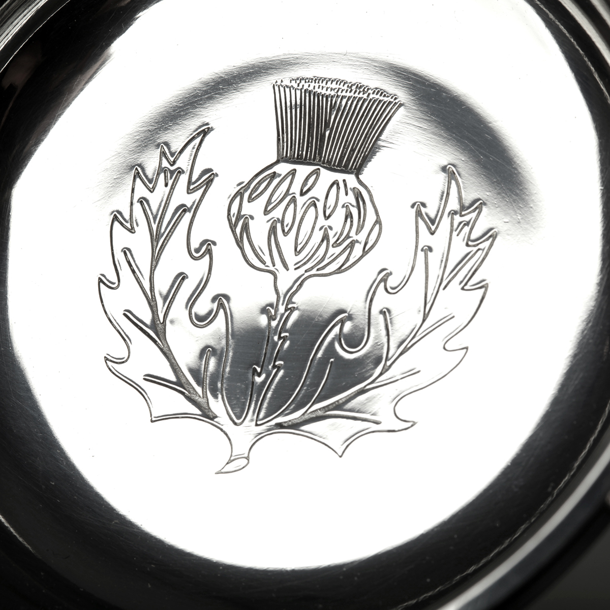 quaich-whisky-schottland-keltisch-zinn-distel-thistle-004 Scottish Thistle Highland Whisky Quaich - schottische Distel & keltische Muster