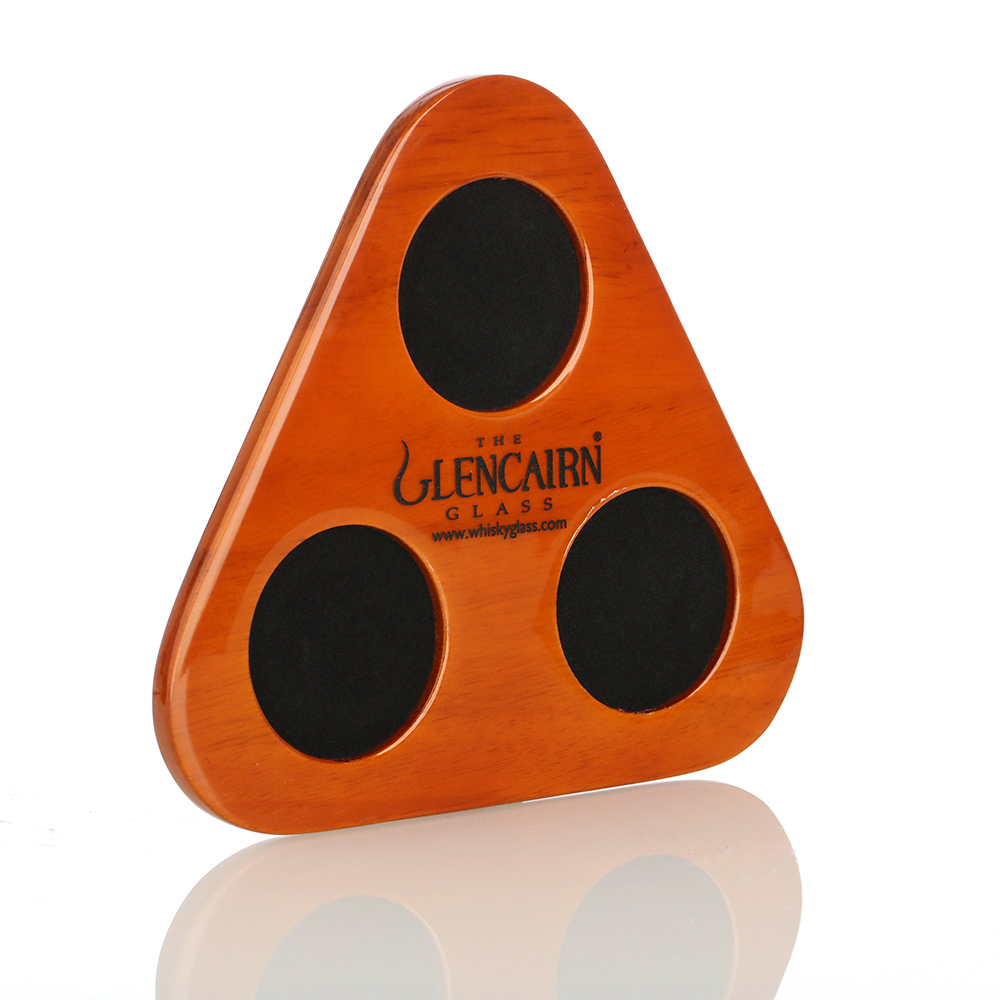 The Glencairn Tasting Tray - Tablett aus poliertem Eichenholz für drei Glencairn Gläser.