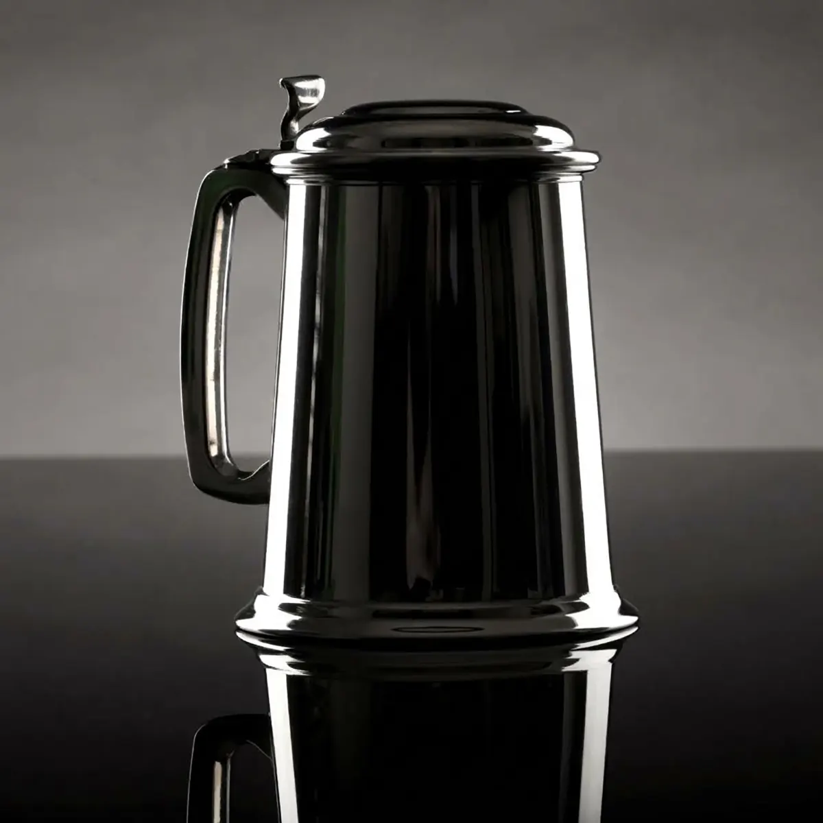 Englischer 1 Pint Bierkrug aus Zinn mit Deckel – handgefertigt