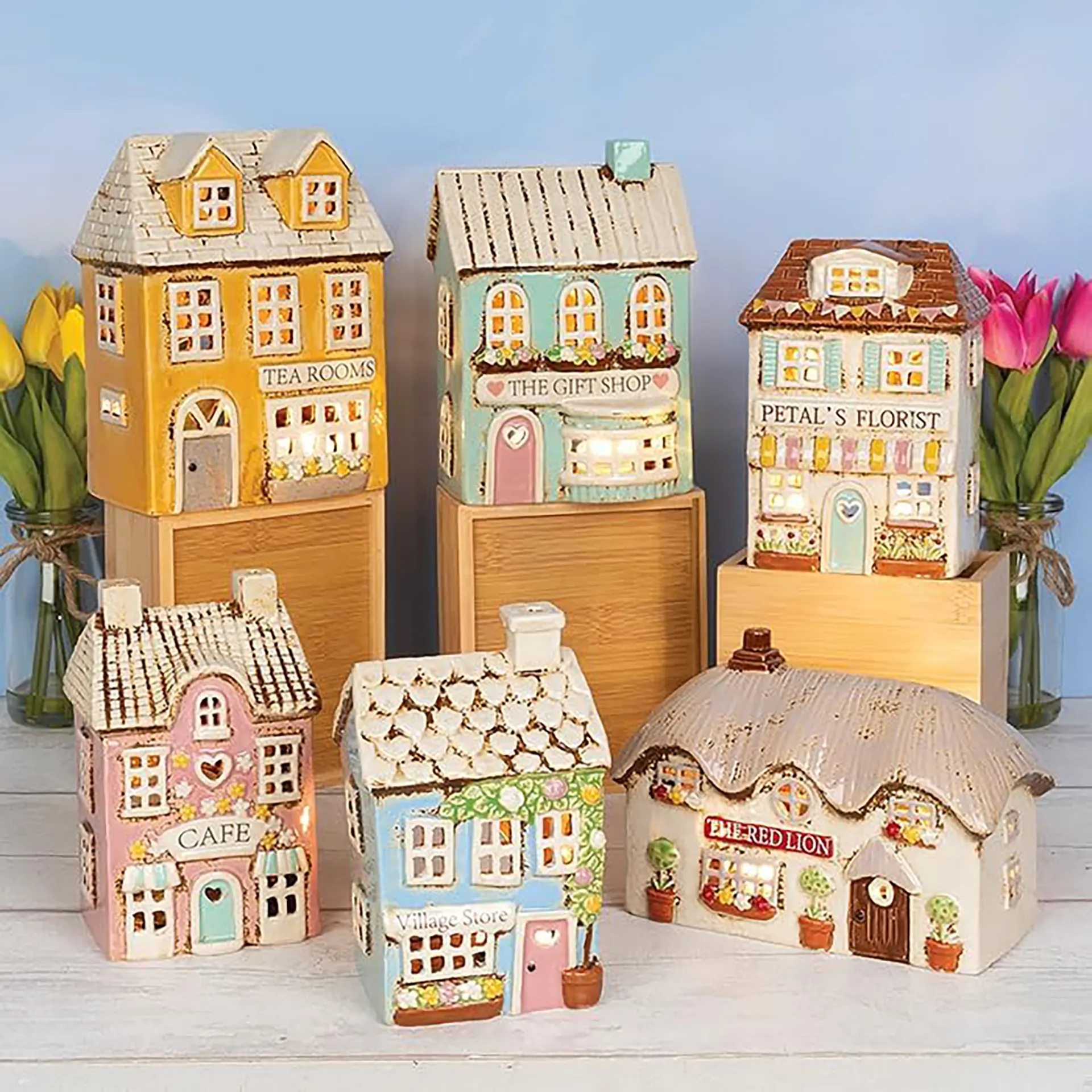 Village Pottery Teelichthalter „Sweet Shop“ – handgefertigtes Keramikhaus aus Irland