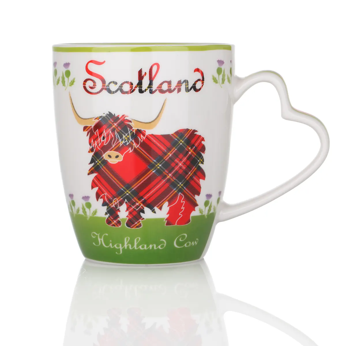Highland Cow Mug – Keramikbecher mit schottischem Hochlandrind und Tartan-Motiv Highland Cow Mug – Keramikbecher mit schottischem Hochlandrind und Tartan-Motiv
