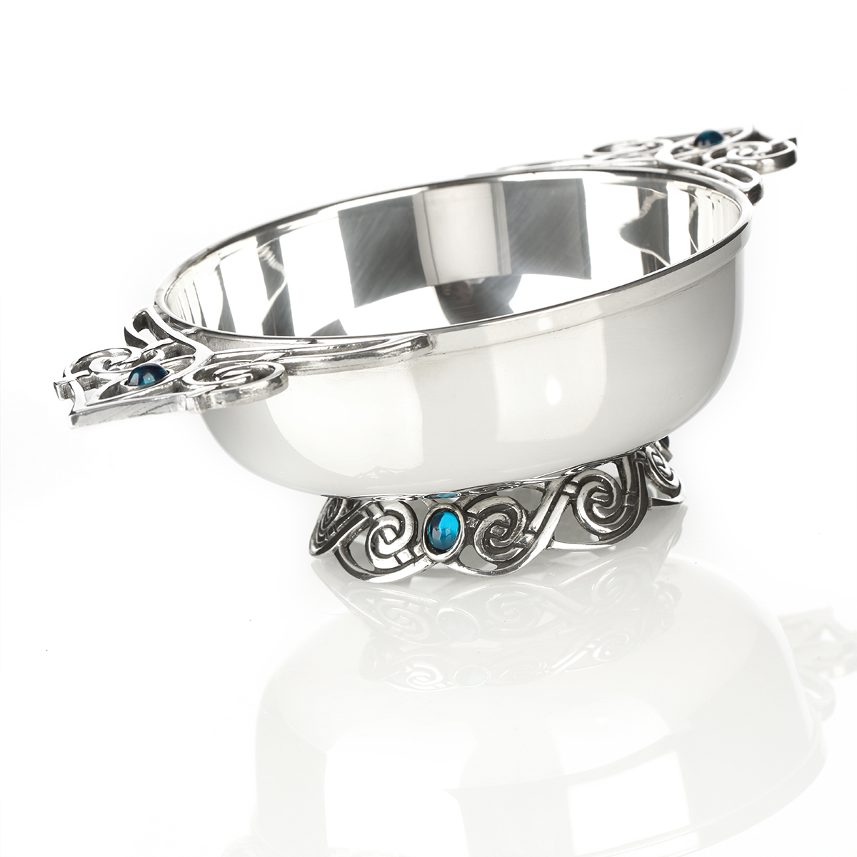 quaich-keltisch-highland-schottland-002L7DNffyVYnmVB Highland Whisky Quaich aus Schottland - Zinn mit keltischen Ornamenten