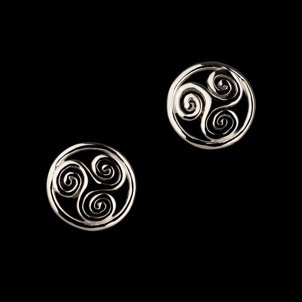 Newgrange Spiral - Keltische Triskele Ohrstecker aus Sterling Silber Newgrange Spiral - Keltische Triskele Ohrstecker aus Sterling Silber