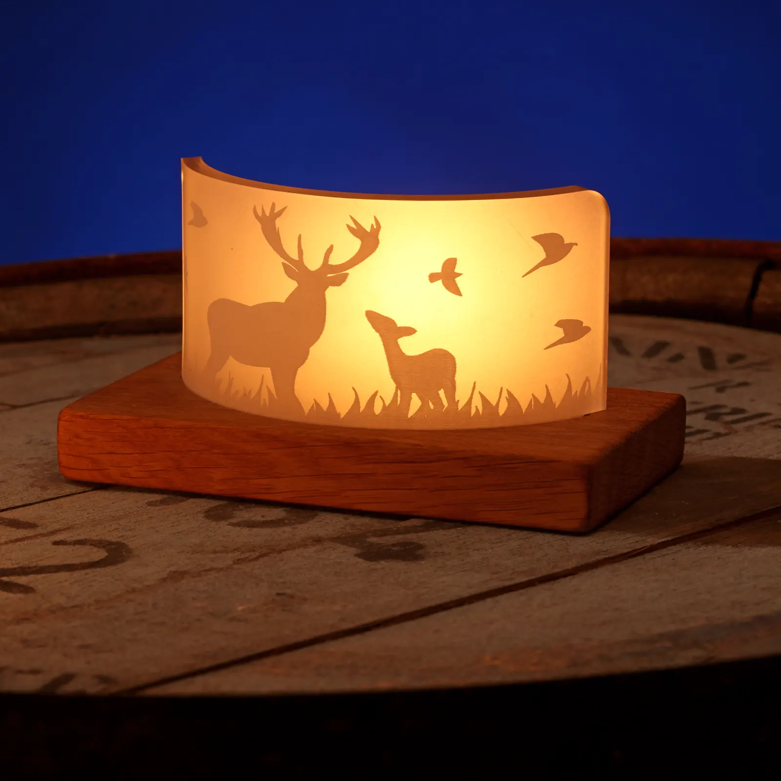 Stag Family - Schottischer Hirsch Teelichthalter aus recyceltem Whiskyfass 