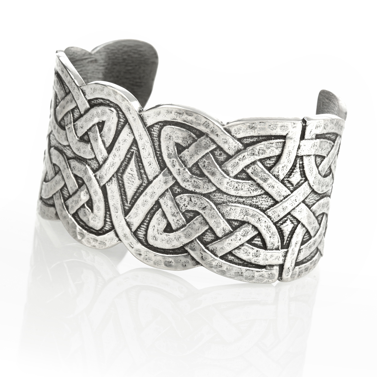 Armreif-keltisch-muster-knoten-zinn-silber-001 Celtic Cuff - Großer Armreif mit keltischen Ornamenten