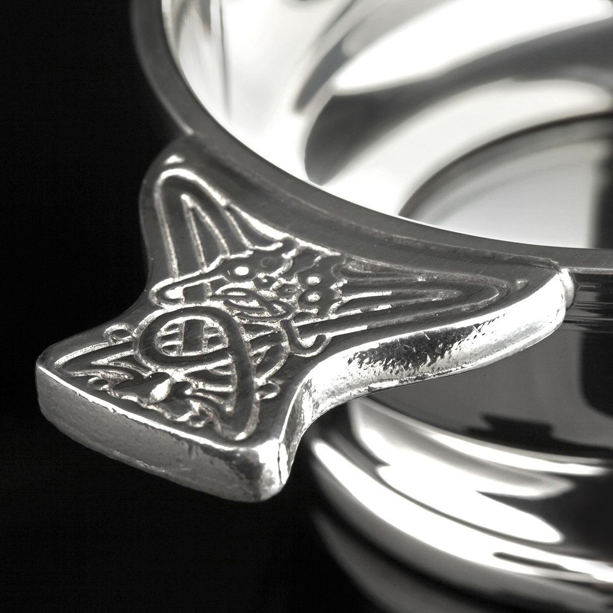 quaich-whisky-schottland-keltisch-glas-zinn-003 Schottischer Glasboden Whisky Quaich aus Glas & Zinn mit keltischen Mustern