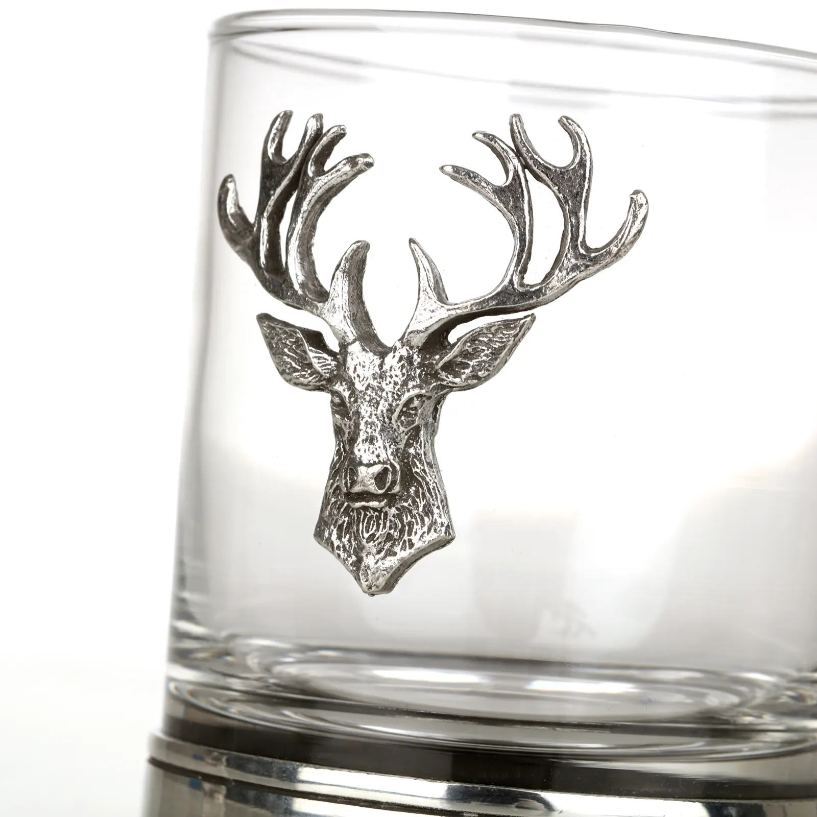 Highland Stag Whisky Tumbler - Handgefertigtes Whiskyglas mit Hirschkopf Highland Stag Whisky Tumbler - Handgefertigtes Whiskyglas mit Hirschkopf